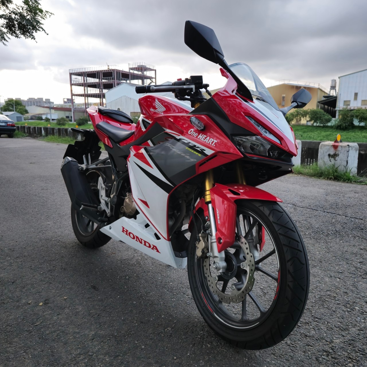 HONDA CBR150R - 中古/二手車出售中 售 2021 HONDA CBR 150R 紅白 本田仿賽 CBR150R 輕檔 | 飛翔國際