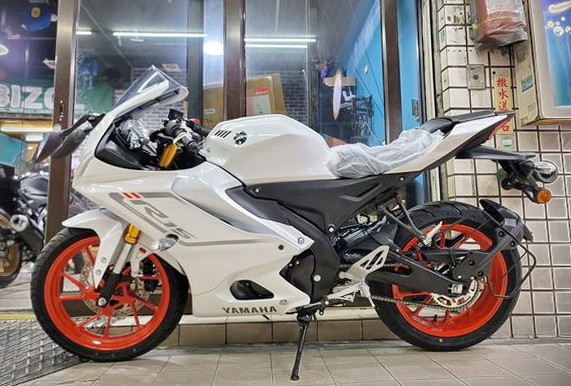 YAMAHA YZF-R15新車出售中  V4【勝大重機】2023 YAMAHA YZF-R15 V4 白 有快排 全新車售價$13.8萬 | 勝大重機