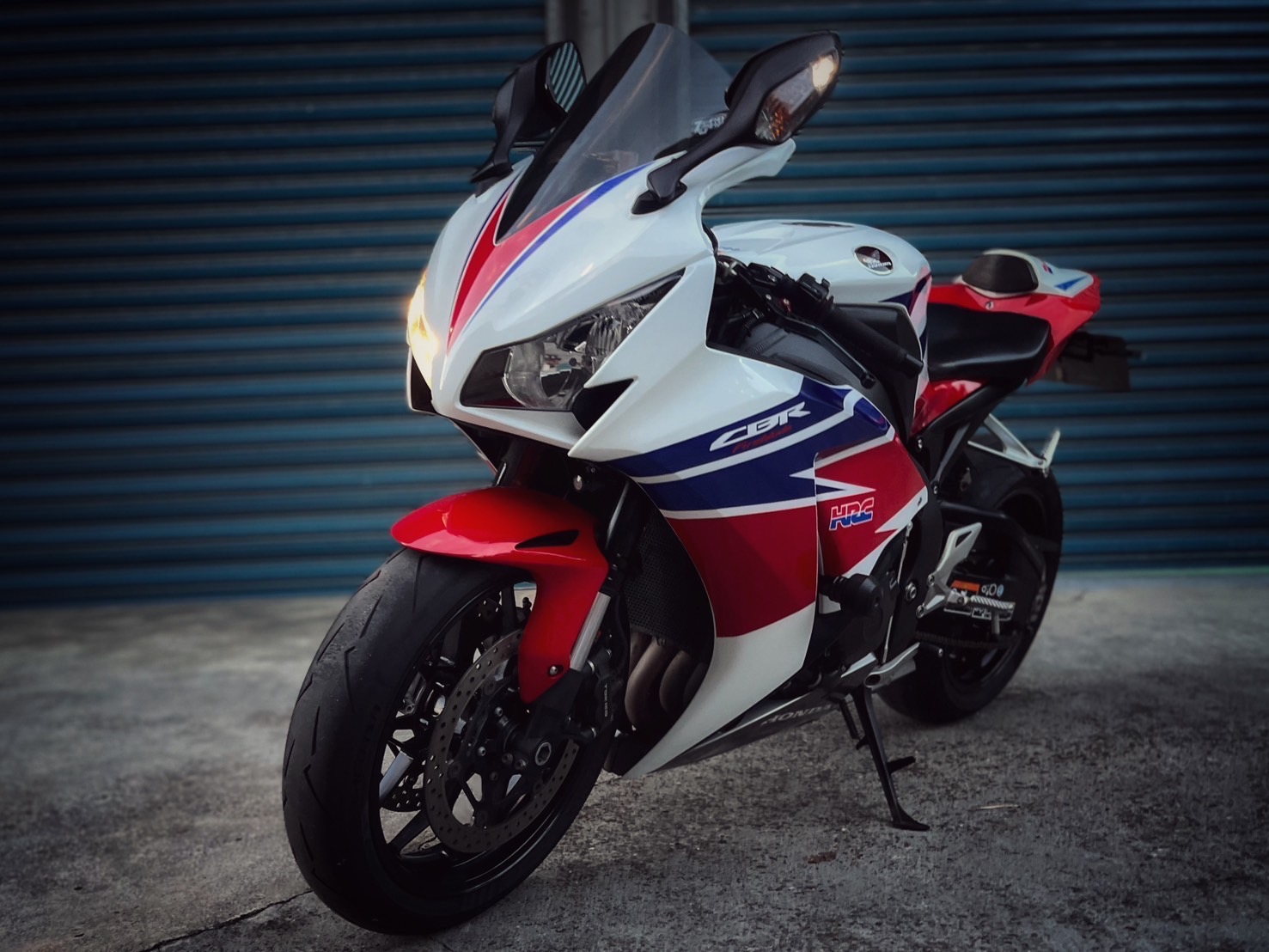 HONDA CBR1000RR Fire Blade - 中古/二手車出售中 CBr1000RR HRC配色 小紅莓排氣管 行車記錄器 小資族二手重機買賣 | 小資族二手重機買賣