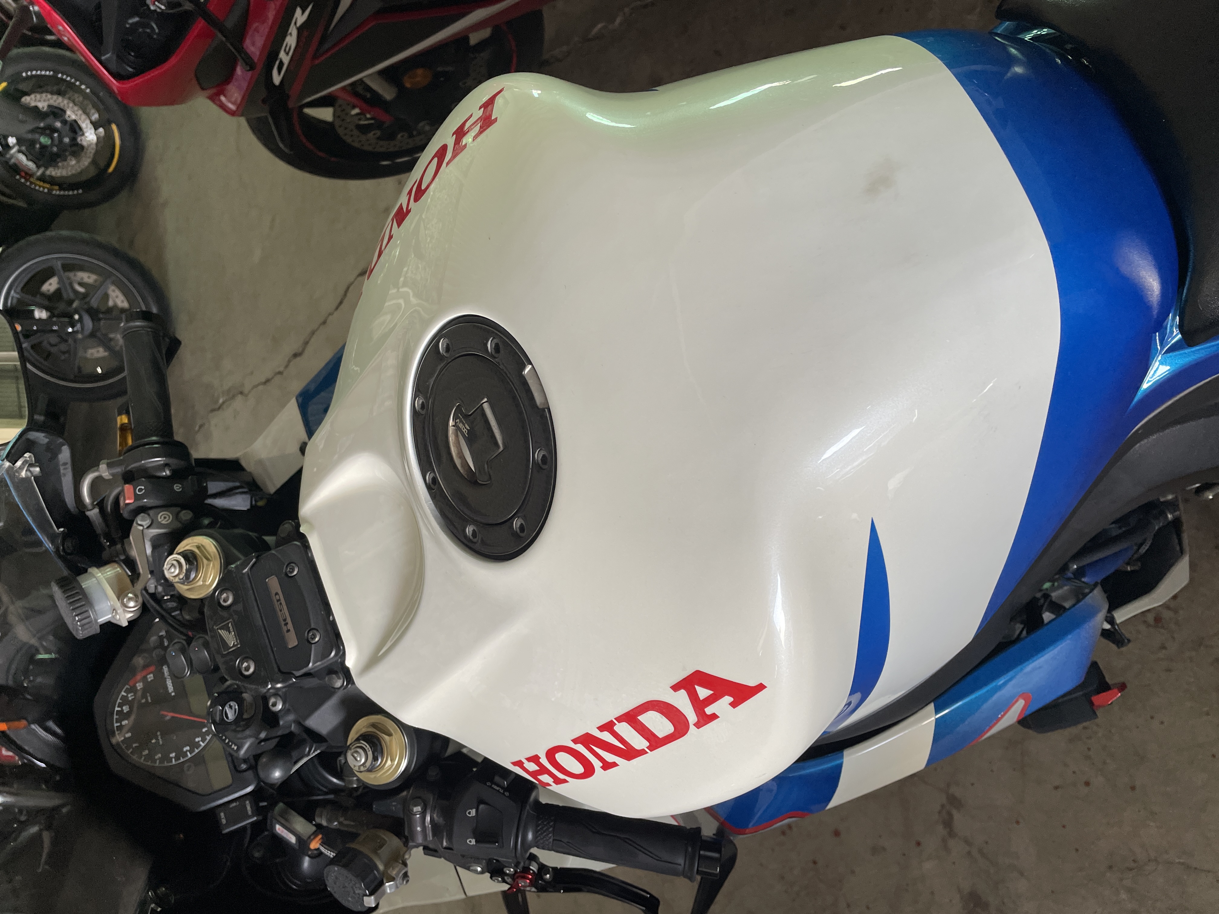 HONDA CBR1000RR Race-based - 中古/二手車出售中 售~HONDA CBR1000RR-R  | 個人自售