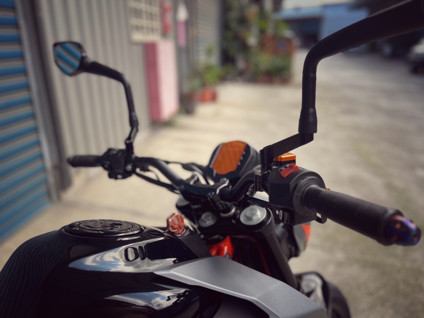 KTM 250DUKE - 中古/二手車出售中 鈦合金中段排氣管 魚眼大燈 眾多鈦螺絲 小資族二手重機買賣 | 小資族二手重機買賣