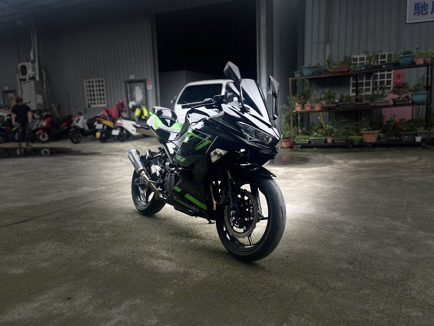 KAWASAKI NINJA400 - 中古/二手車出售中 英蠍管 超多改裝 瓷釉黑 小資族二手重機買賣 | 小資族二手重機買賣