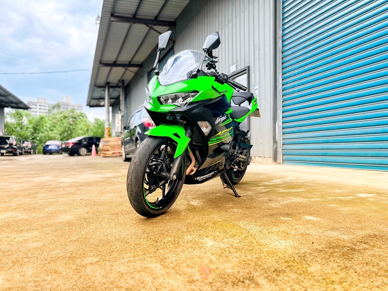 KAWASAKI NINJA400 - 中古/二手車出售中 碳蠍管 Brembo卡鉗 WiZH腳踏 超多改裝 小資族二手重機買賣 | 小資族二手重機買賣