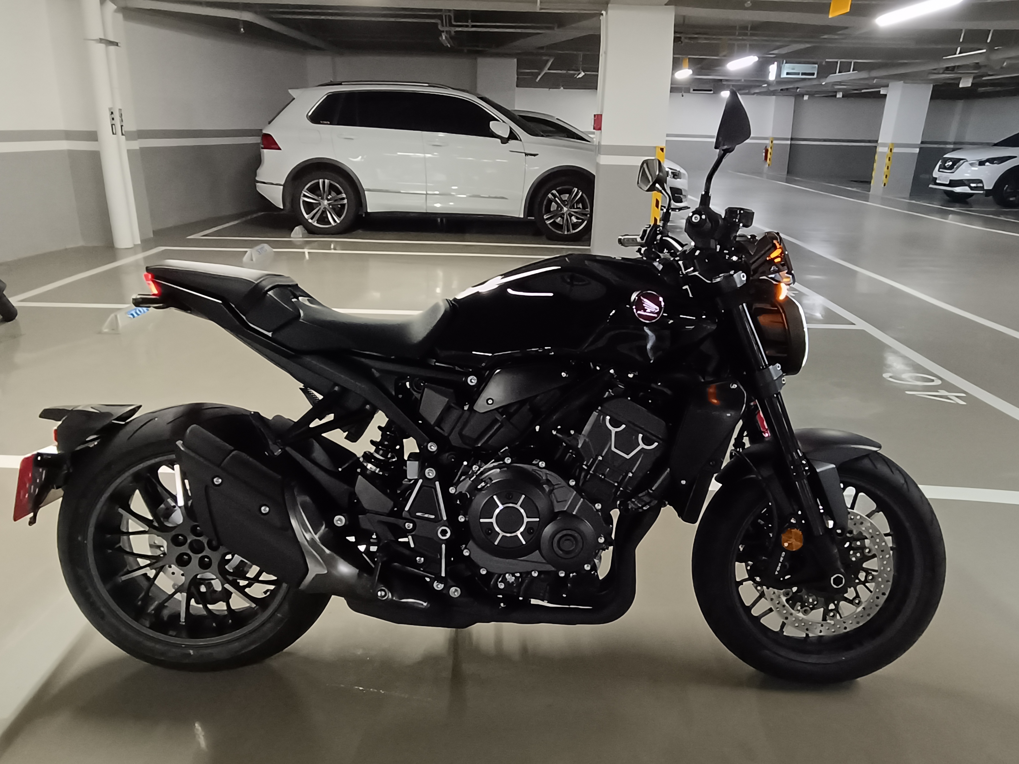 HONDA CB1000R - 中古/二手車出售中 2024 CB1000r Black Edition暗黑版本，24年出廠，24年9月購入，不到三個月等同新車，價錢可議 | 個人自售