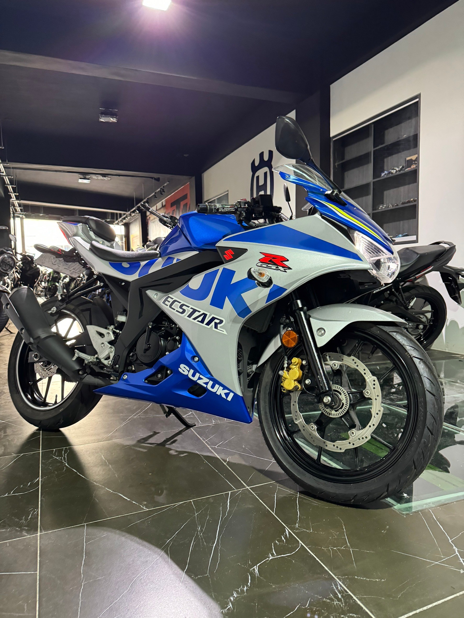 【個人自售】SUZUKI GSX-R150 - 「Webike-摩托車市」 ((已出售~謝謝各位老闆~)) SUZUKI GSX-R150 小阿魯 藍銀 車美 里程不到1萬公里