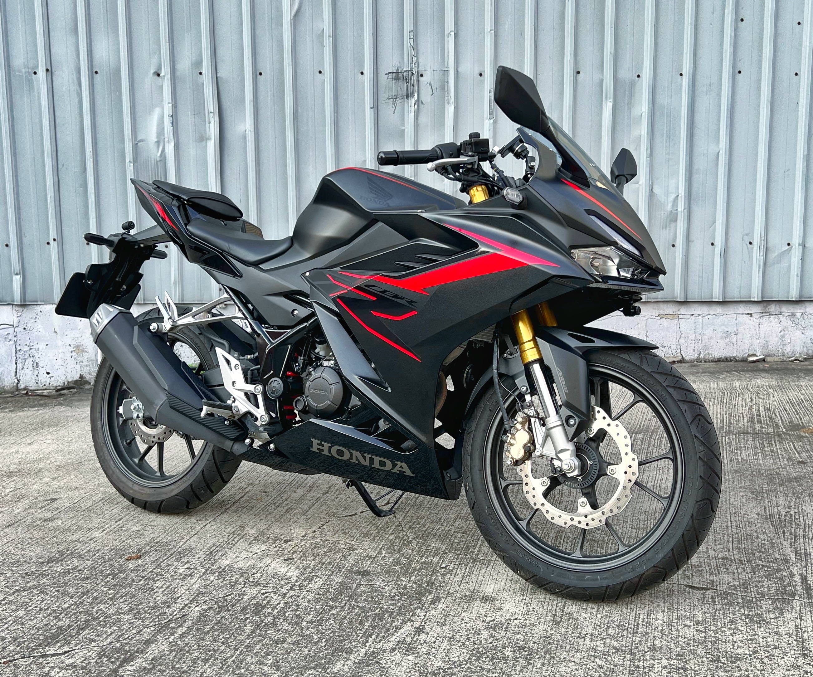 HONDA CBR150R - 中古/二手車出售中 2021年 CBR150R ABS 一手 黑色系 無摔 無事故 僅跑559公里 阿宏大型重機買賣 | 阿宏大型重機買賣