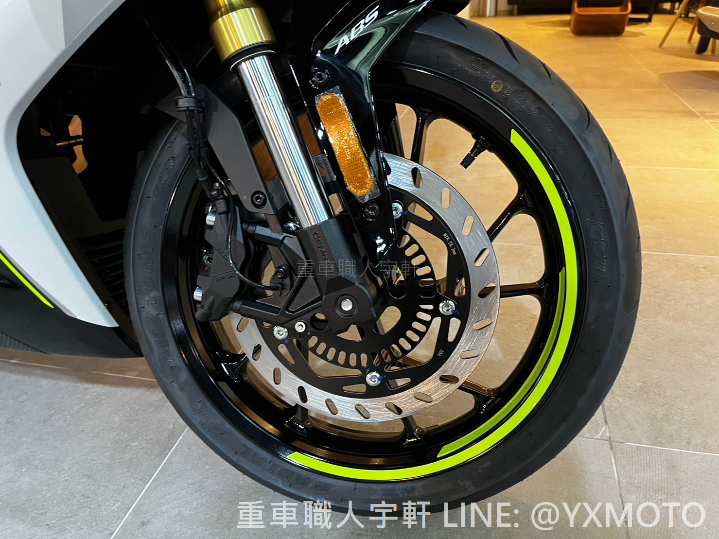 CFMOTO 250SRS新車出售中 【健雄宇軒】零利率 熱烈預購中 ! CFMOTO 250SR S 白黑 單搖臂版本 總代理公司車 | 重車銷售職人-宇軒 (敏傑)