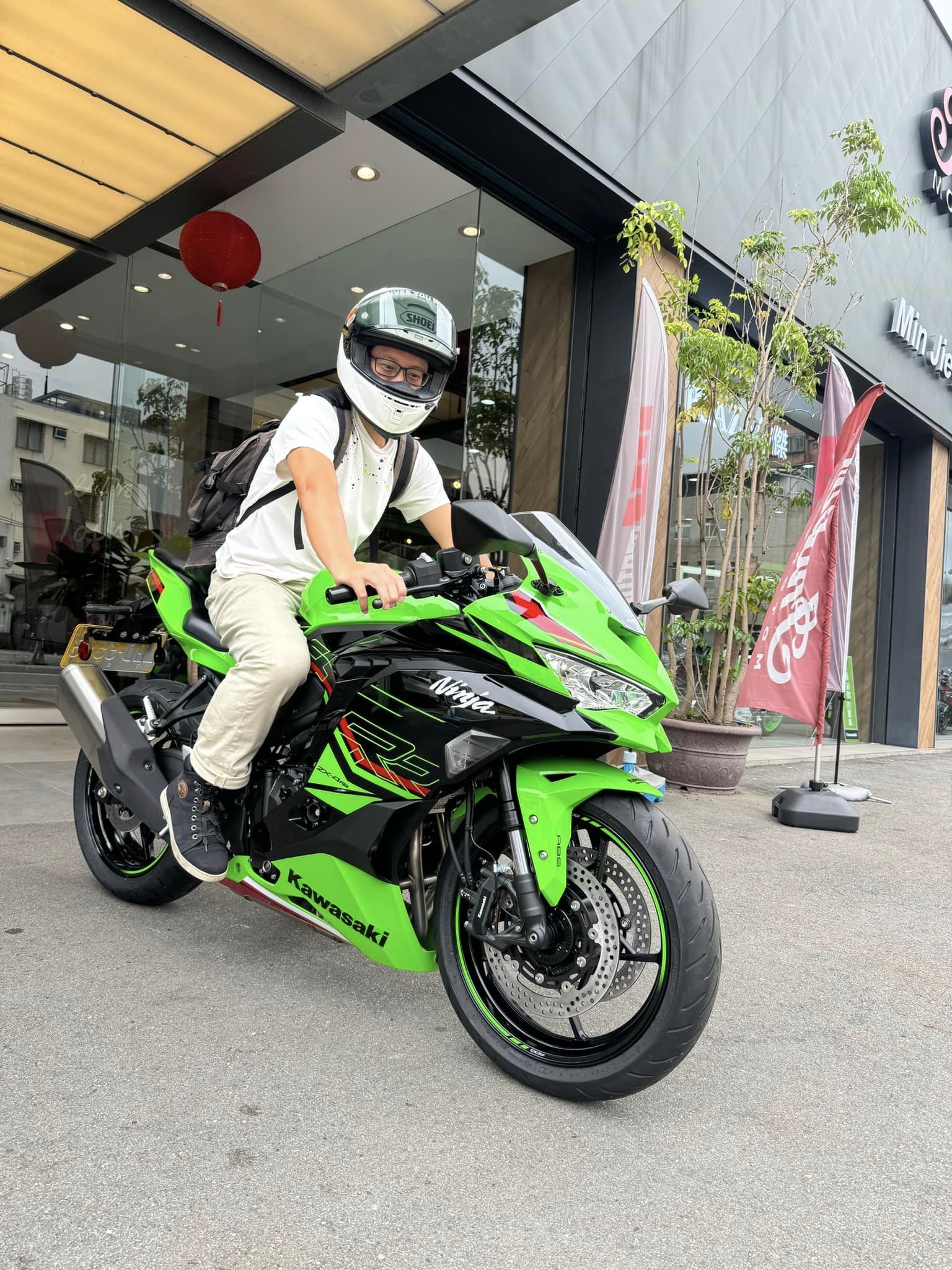 Kawasaki ZX-4RR新車出售中 《 康妮賀交車 》恭喜錦堂 成功入手 Kawasaki ZX4RR 三年保固 不限里程～ 交車再附上康妮皮革鑰匙圈喔 | 敏傑車業資深銷售專員 康妮 Connie