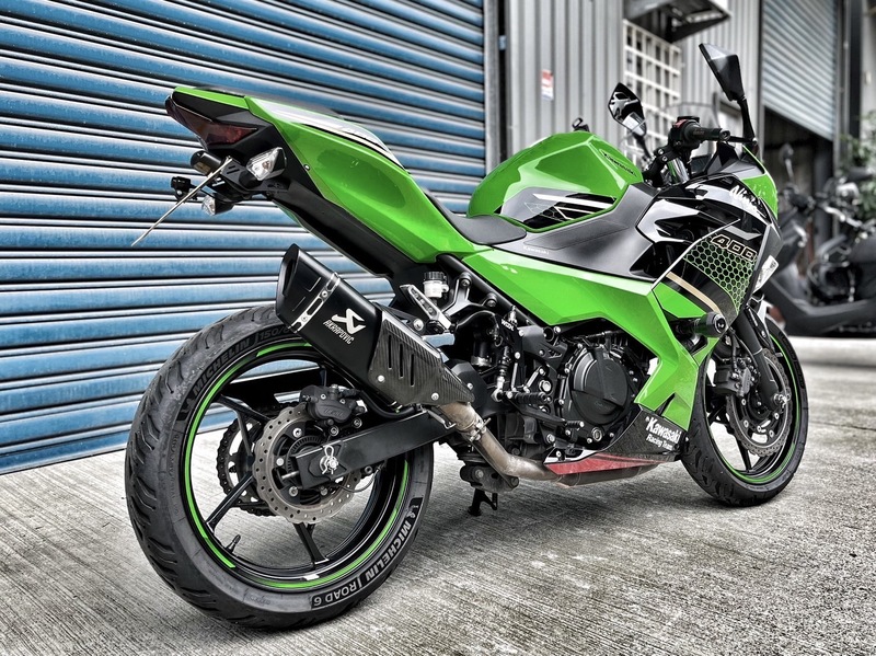 KAWASAKI NINJA400 - 中古/二手車出售中 碳纖維排氣管 行車記錄器 超多改裝 小資族二手重機買賣 | 小資族二手重機買賣