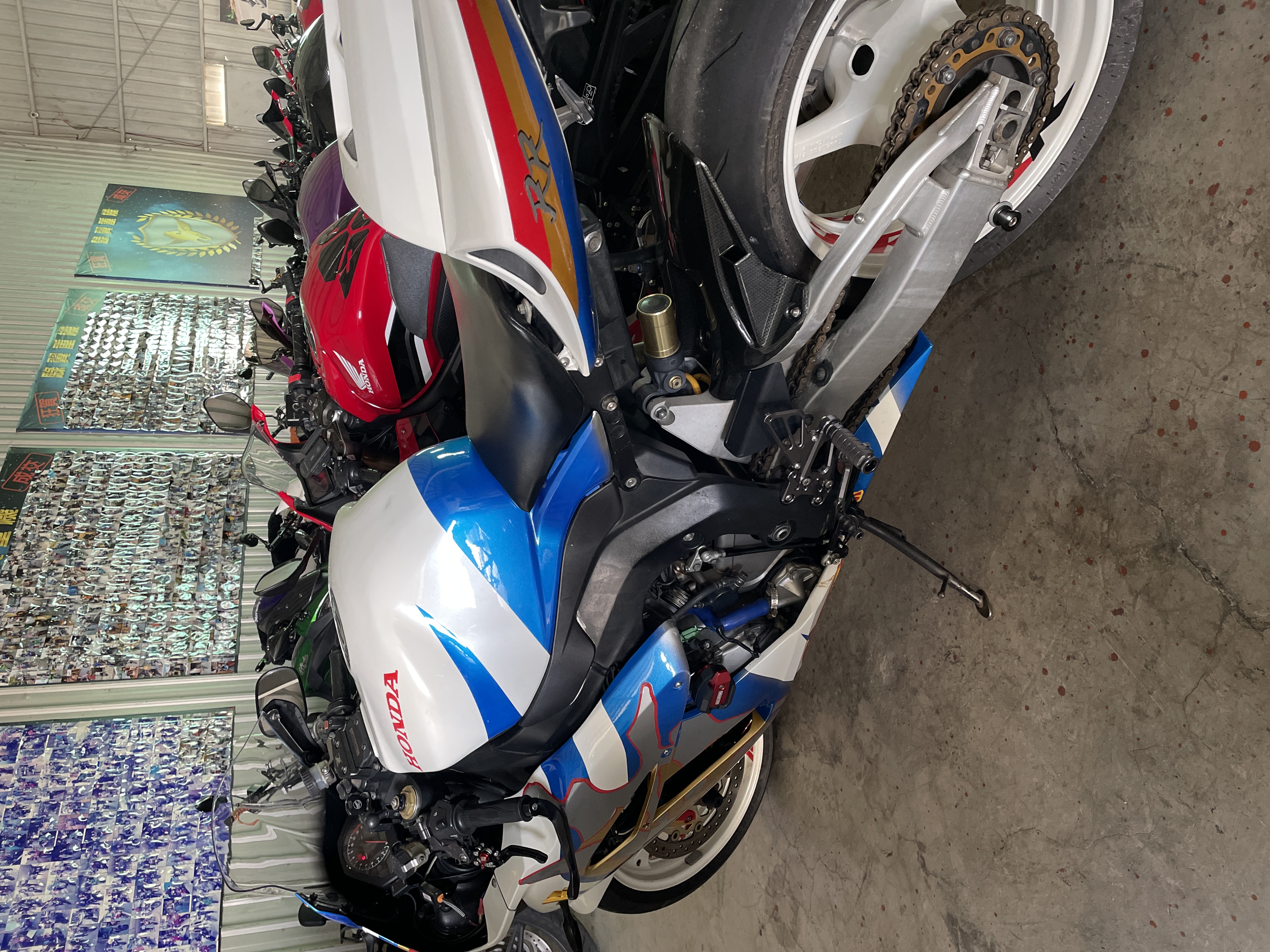 HONDA CBR1000RR Race-based - 中古/二手車出售中 售~HONDA CBR1000RR-R  | 個人自售