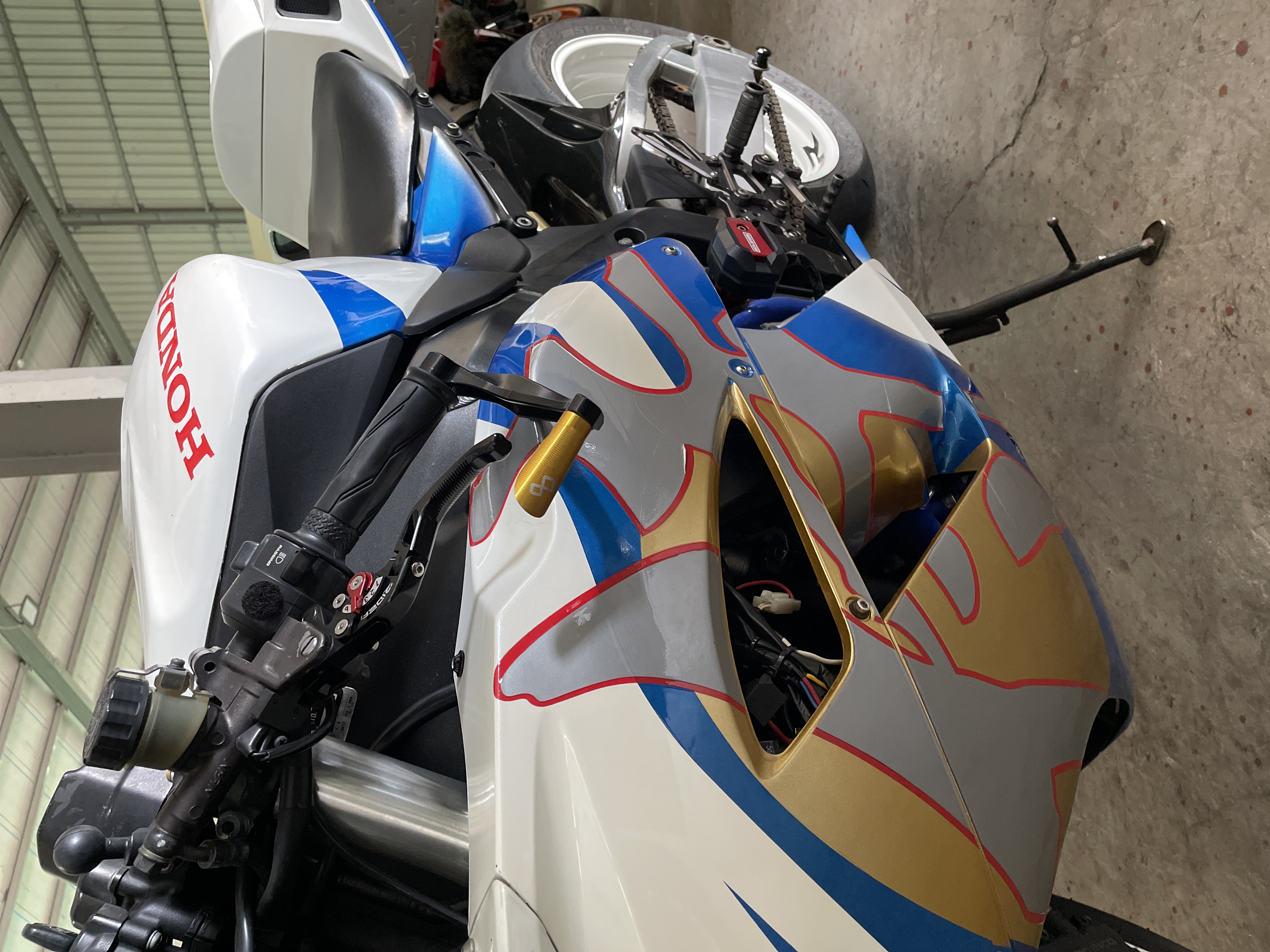 HONDA CBR1000RR Race-based - 中古/二手車出售中 售~HONDA CBR1000RR-R  | 個人自售