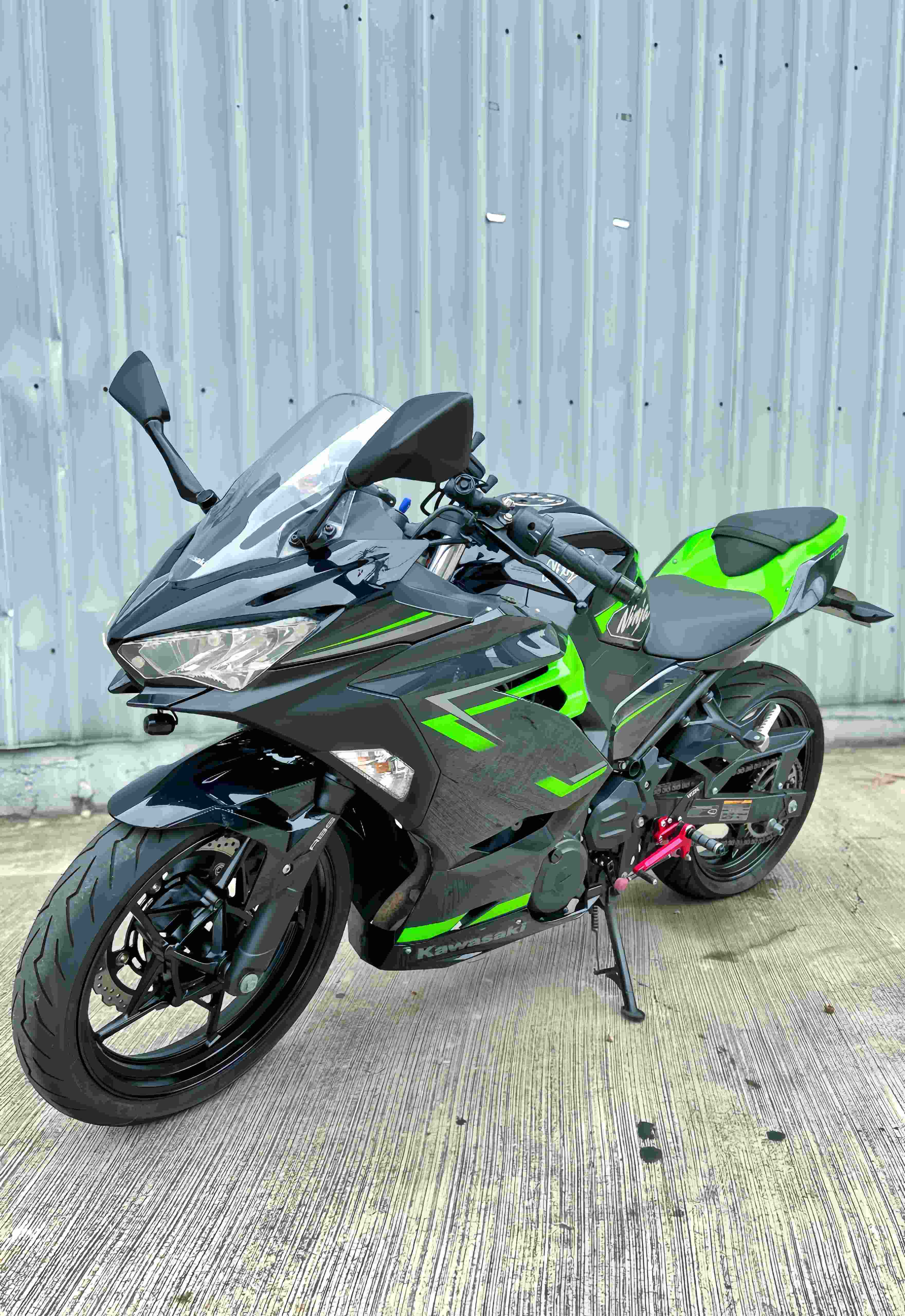 KAWASAKI NINJA400 - 中古/二手車出售中 2019年 NINJA400 黑色系 無摔 無事故 多樣改裝 | 阿宏大型重機買賣