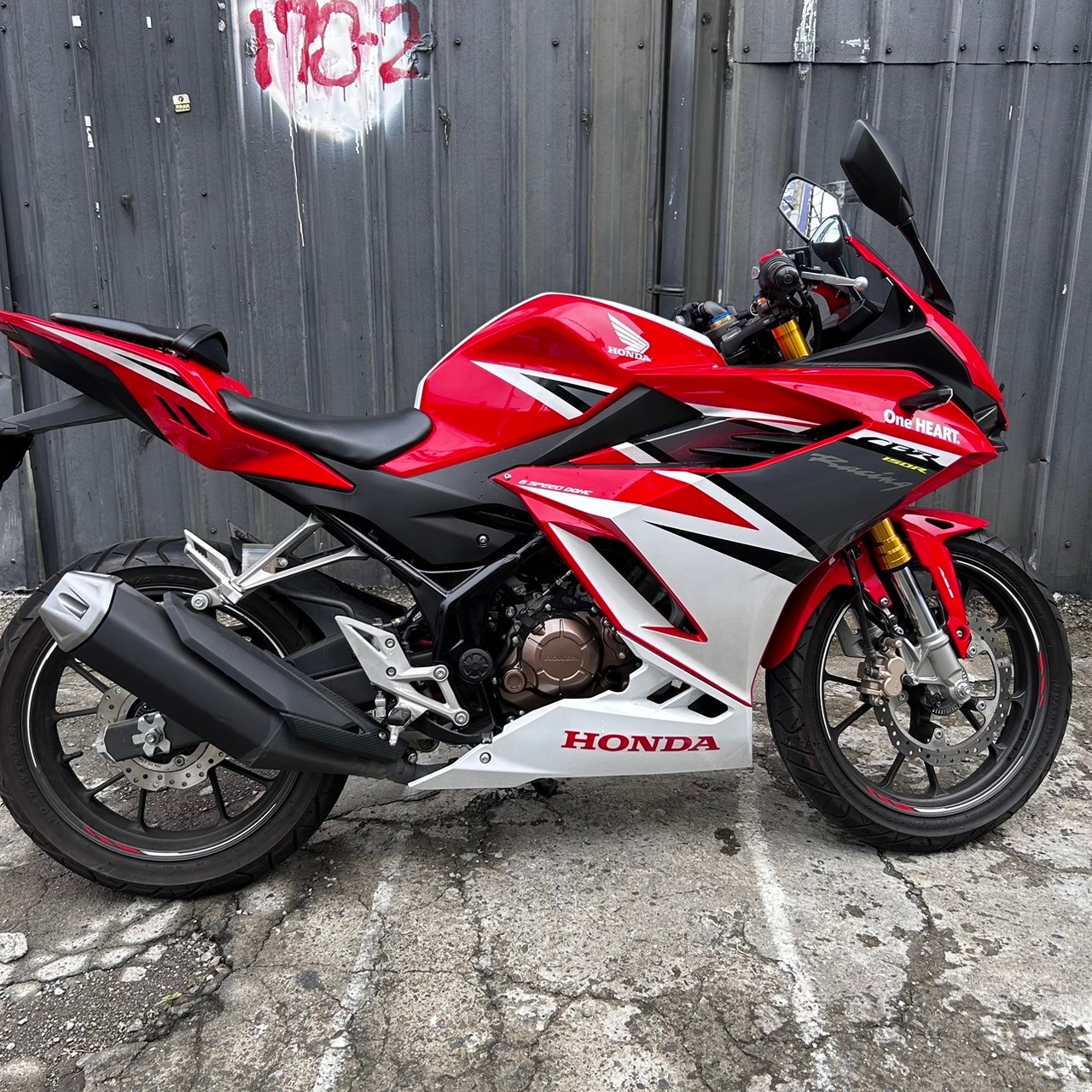 HONDA CBR150R - 中古/二手車出售中 售 美車一台 CBR150R 仿賽 白牌仿賽 | 飛翔國際