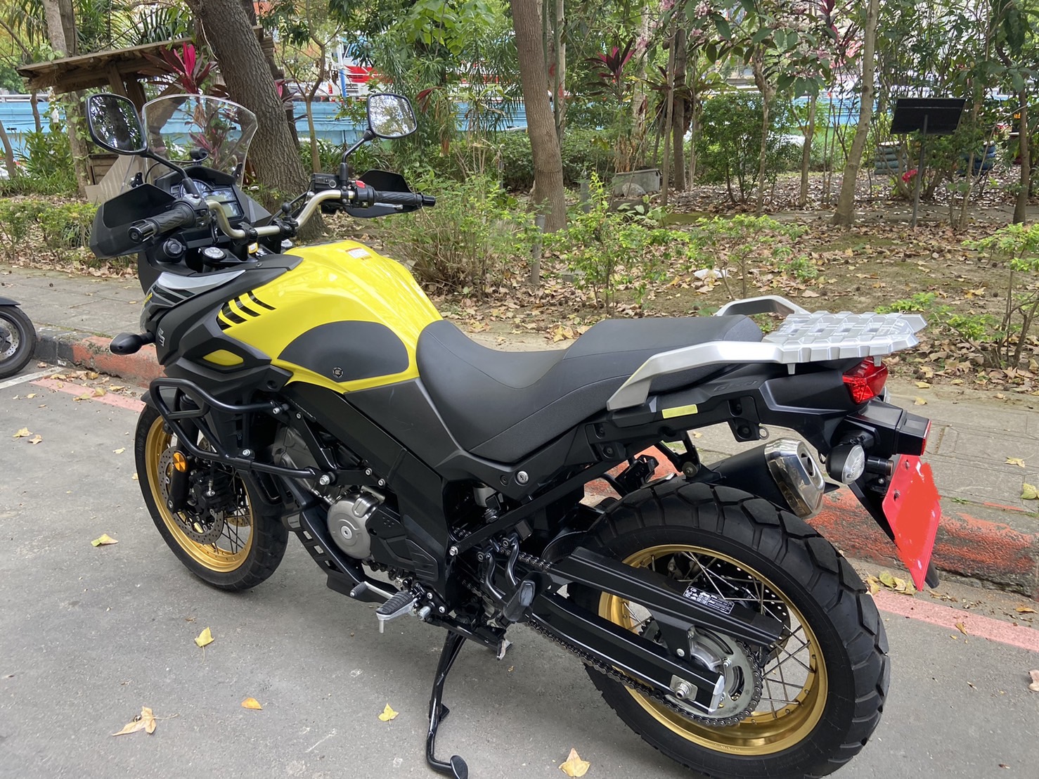 SUZUKI V-STROM 650 (DL650) - 中古/二手車出售中 低里程美車託售.多樣配備升級.無待修立馬可環島.全額銀帶免保人 | 立帆國際重機代銷中心