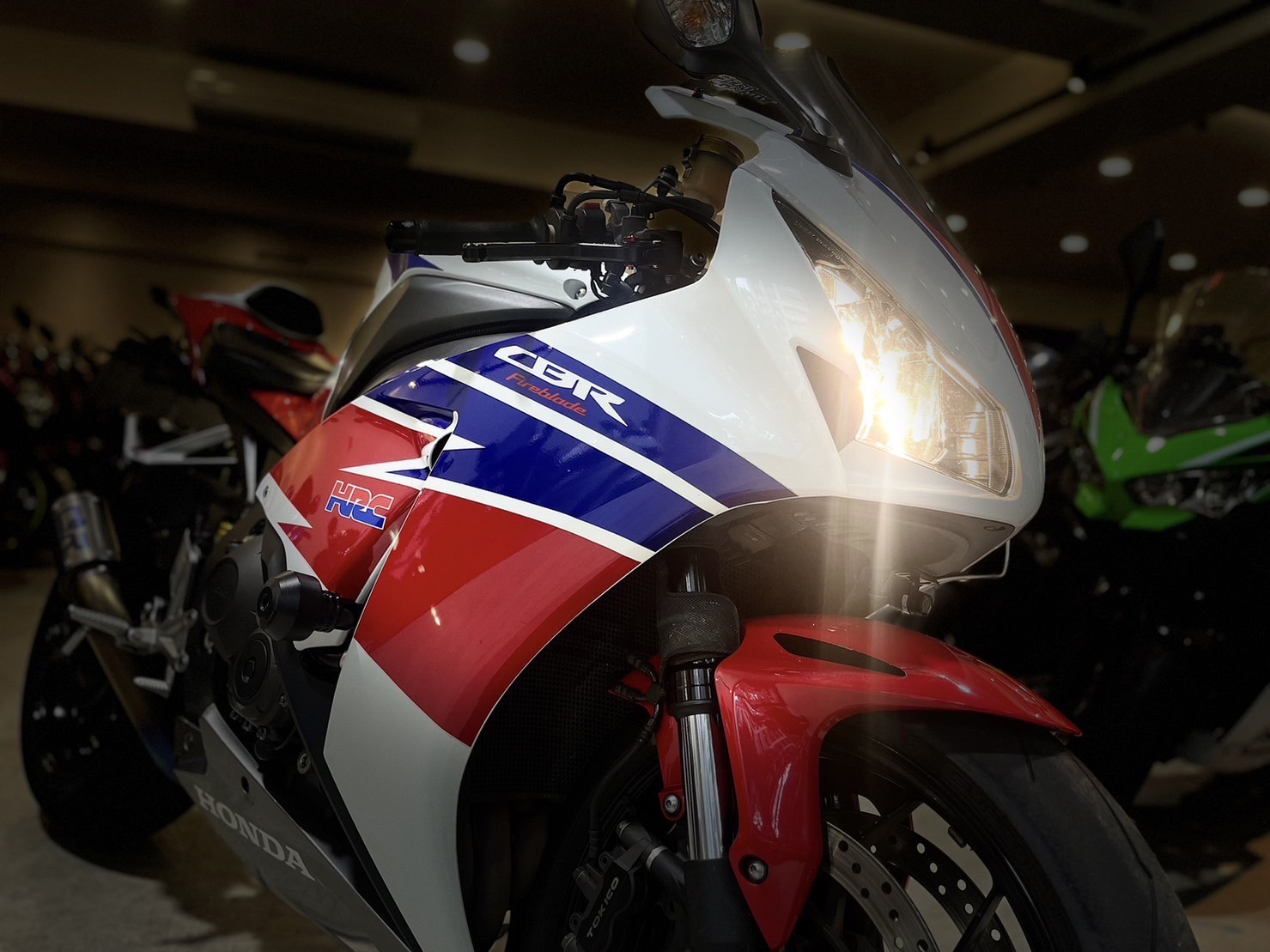 HONDA CBR1000RR Fire Blade - 中古/二手車出售中 HRC配色 眾多改裝 無重大事故 小資族二手重機買賣 | 小資族二手重機買賣