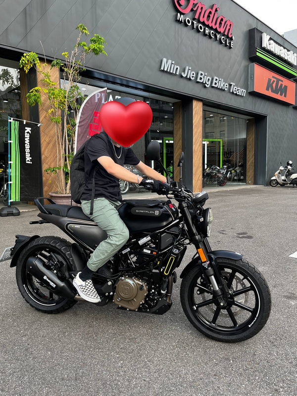 HUSQVARNA SVARTPILEN 250新車出售中 【敏傑宇軒】賀交車 盧帥哥 海絲瓜 HUSQVARNA SVARTPILEN 黑箭 250 總代理公司車 | 重車銷售職人-宇軒 (敏傑)