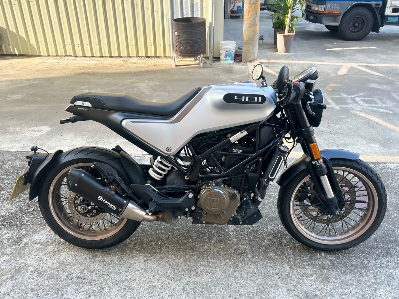 HUSQVARNA VITPILEN 401 - 中古/二手車出售中 二手檔車中古車配合全額.超額.學生貸款強力過件白牌黃牌紅牌仿賽街車大型重機滿18即可辦理 | 楷瑞重車