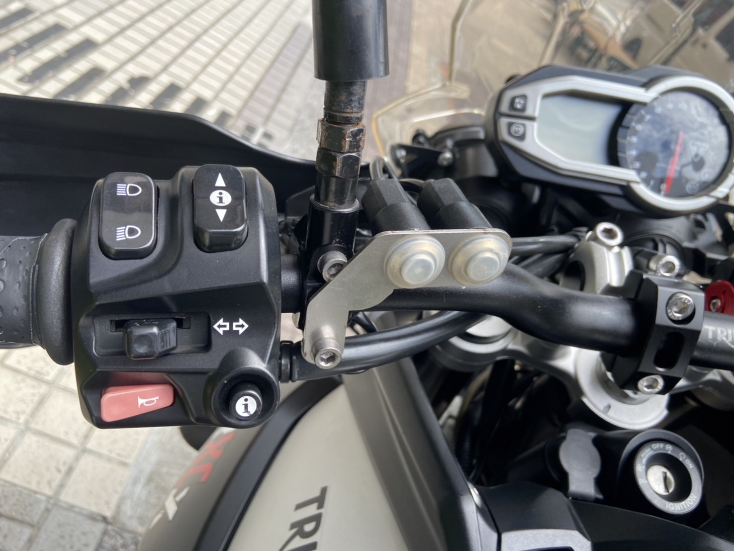 TRIUMPH TIGER800 - 中古/二手車出售中 多功能美車託售.3箱全配備.車況極佳立馬可環島.全額銀貸免保人 | 個人自售