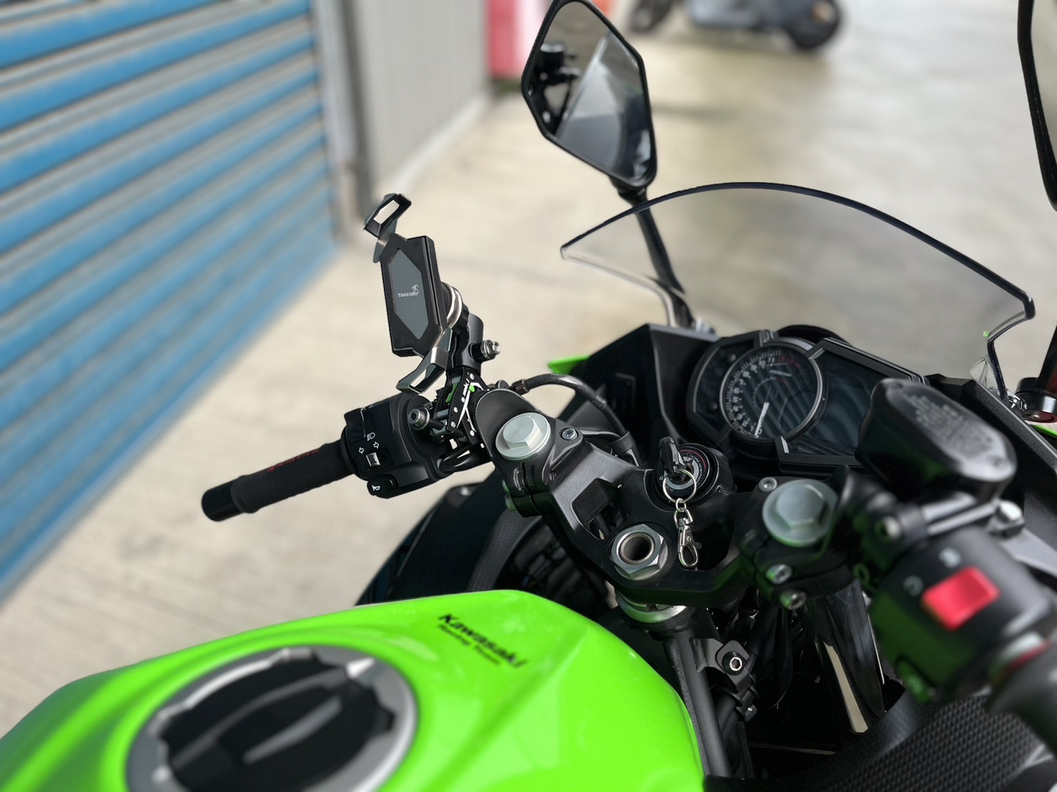 KAWASAKI NINJA400 - 中古/二手車出售中 改裝排氣管 WH!Z腳踏後移 行車記錄器 超多改裝 小資族二手重機買賣 | 小資族二手重機買賣