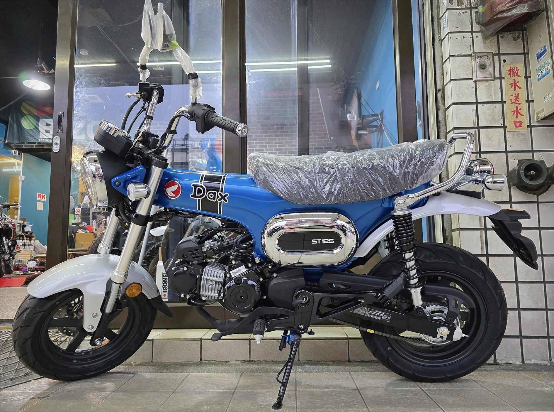 【勝大重機】HONDA DAX125 ABS - 「Webike-摩托車市」  【全新車】2024 HONDA DAX125 ABS 田宮藍 全新車售價$13.8萬 ST125