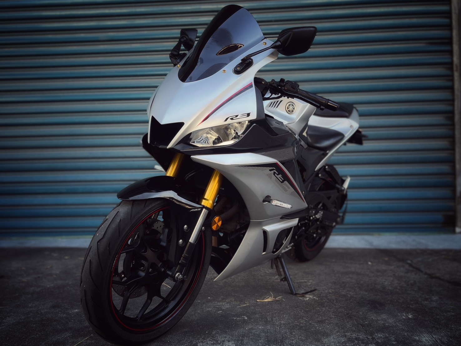 YAMAHA YZF-R3 - 中古/二手車出售中 R3 銀色系 基本改裝 無摔車無事故 小資族二手重機買賣 | 小資族二手重機買賣