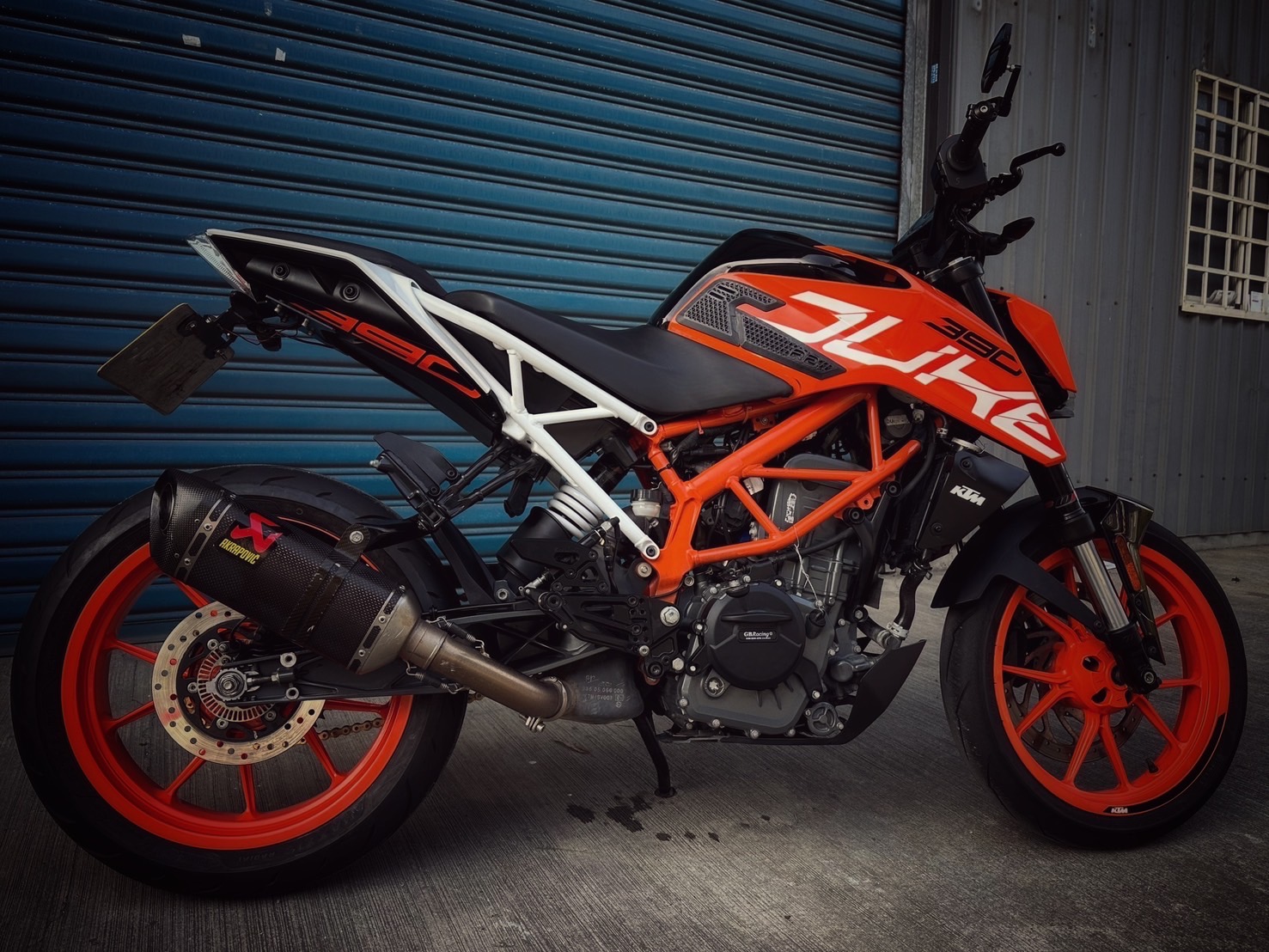 KTM 390DUKE - 中古/二手車出售中 Duke390 碳蠍管 行車記錄器 腳踏後移 小資族二手重機買賣 | 小資族二手重機買賣