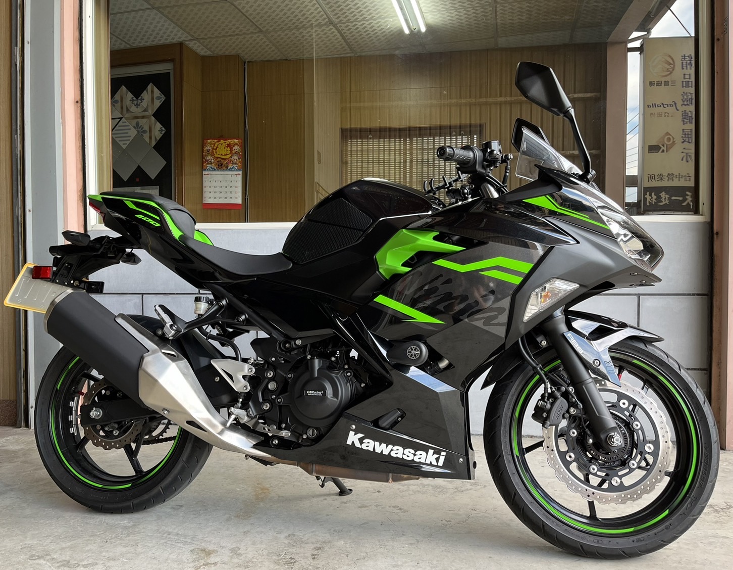 【個人自售】KAWASAKI NINJA400 - 「Webike-摩托車市」 NINJA400 忍四 里程不高 車況極佳 資料齊全