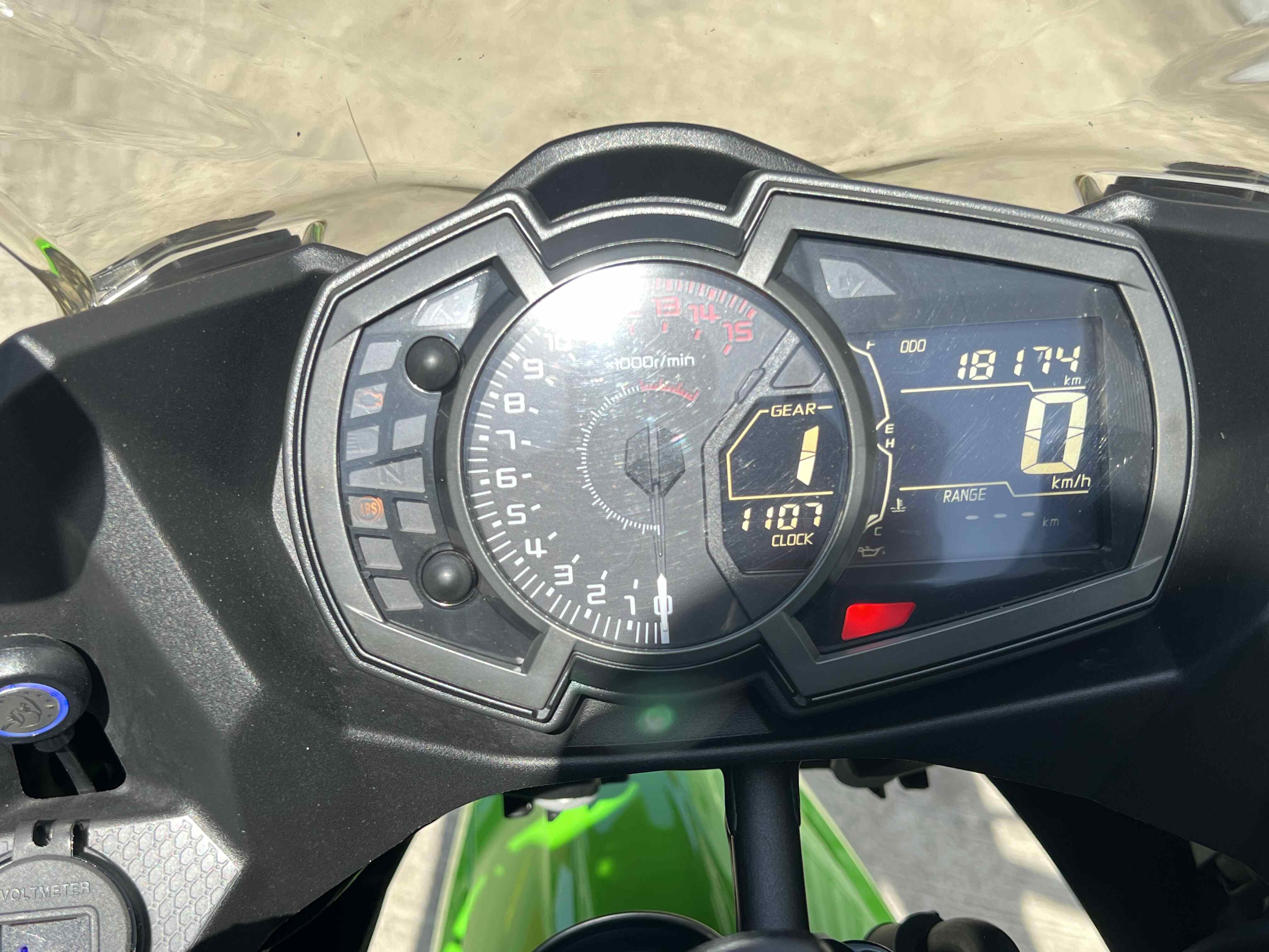 【個人自售】KAWASAKI NINJA400 - 「Webike-摩托車市」 KAWASAKI 2021年 NINJA 400 ABS LEOVINCE排氣管 
腳踏後移 無摔 無事故