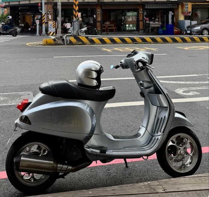 【個人自售】VESPA Vespa LX125 4T - 「Webike-摩托車市」 良好保養，電鍍外殼，路上最吸睛