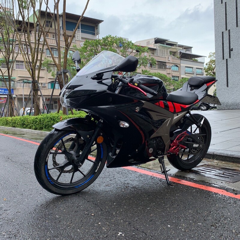 YAMAHA YZF-R15 - 中古/二手車出售中 《高雄二手機車》2021 山葉 R15V3 金倒叉 #NNG-0133  #可試車/二手機車/流行車款/現況特惠快速交車 | 貳輪嶼二手機車行-高雄店/中古重機收購/gogoro買賣推薦/線上估價立刻加Line:@motor888 （台南、屏東也有到府收購）