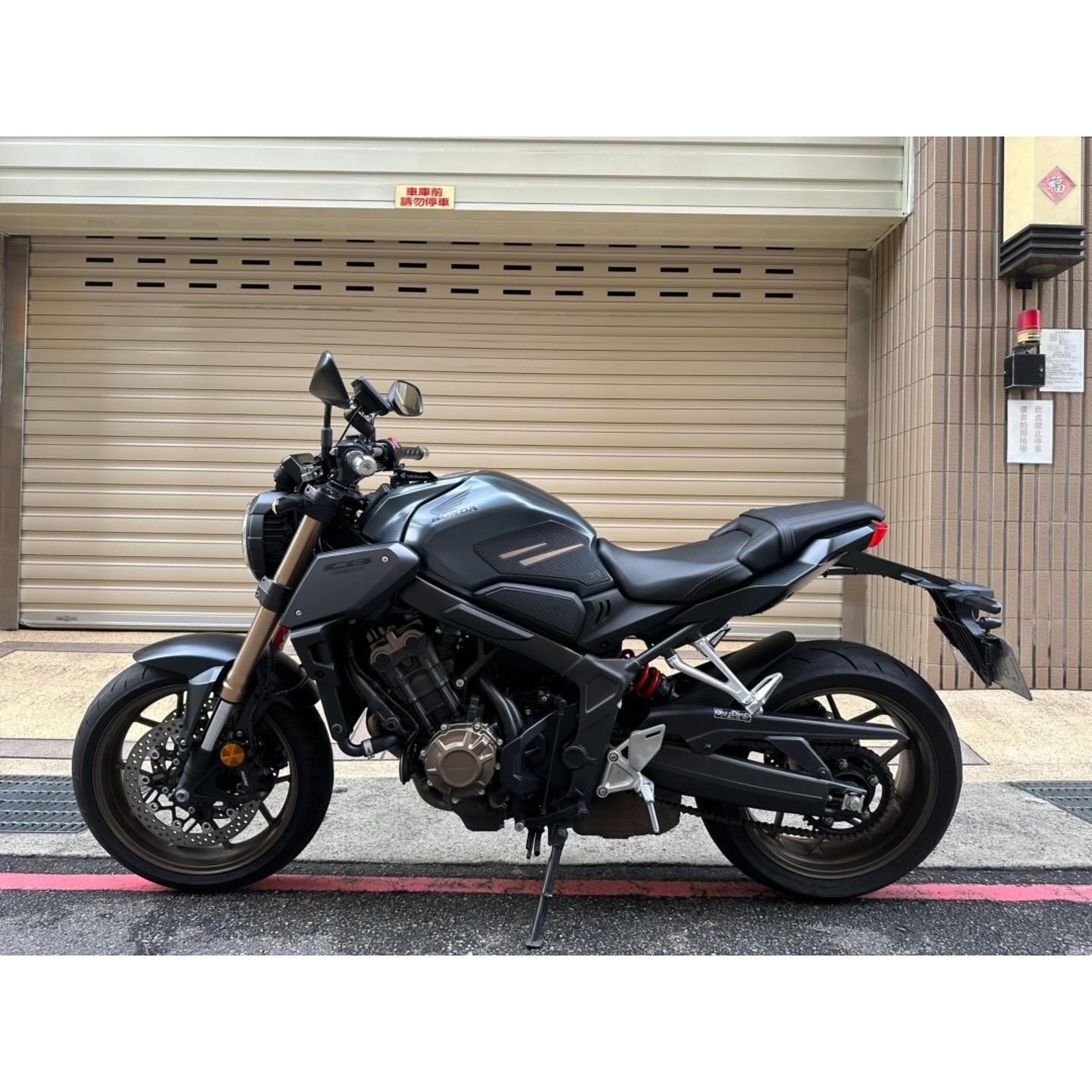 HONDA CB650R - 中古/二手車出售中 【爵士小詩】2023年HONDA CB650R ABS 台本車 消光金屬灰 | 個人自售