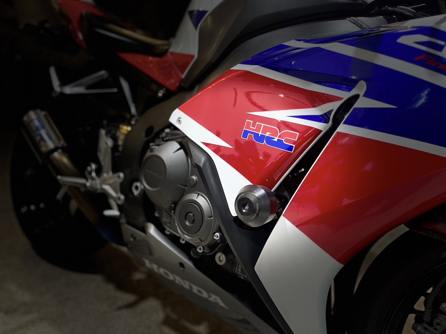 HONDA CBR1000RR Fire Blade - 中古/二手車出售中 HRC配色 眾多改裝 無重大事故 小資族二手重機買賣 | 小資族二手重機買賣