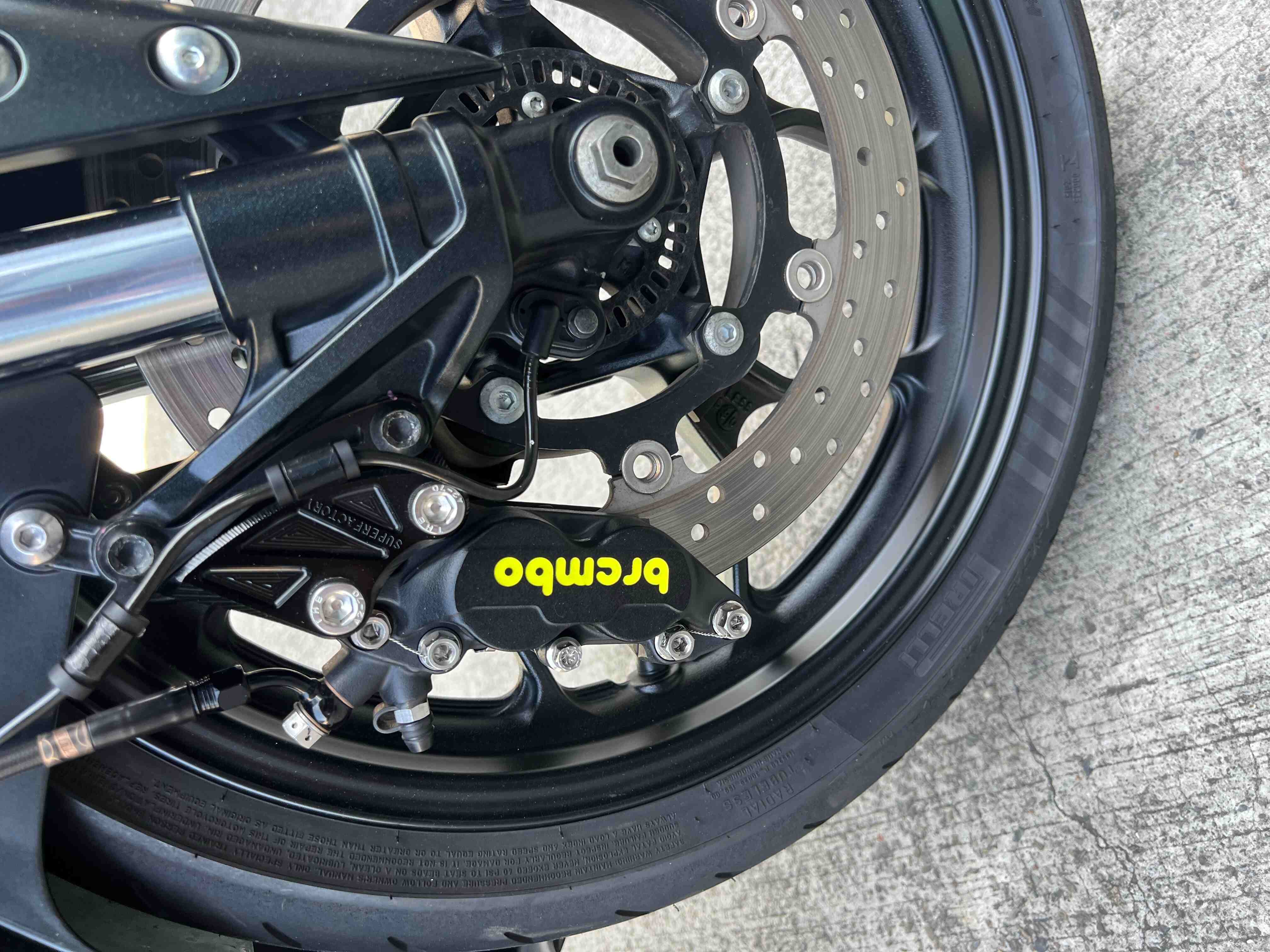 YAMAHA YZF-R3 - 中古/二手車出售中 2021年 黑化 R3 番仔管尾段排氣管、Brembo RCS15 煞車總泵&Brembo卡鉗 無摔 無重大事故 阿宏大型重機買賣 | 阿宏大型重機買賣