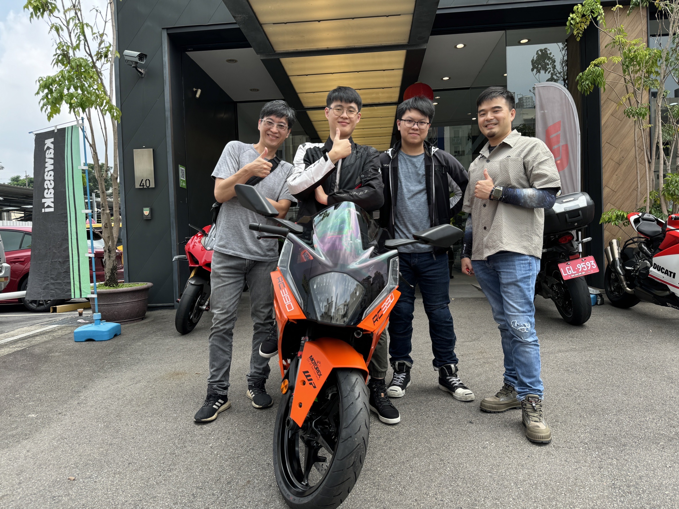 KTM RC390新車出售中 《 康妮賀交車 》恭喜彥儒！入主單缸小鋼砲 RC390GP 再送進退快排～全額零利率 這麼香的方案 | 敏傑車業資深銷售專員 康妮 Connie