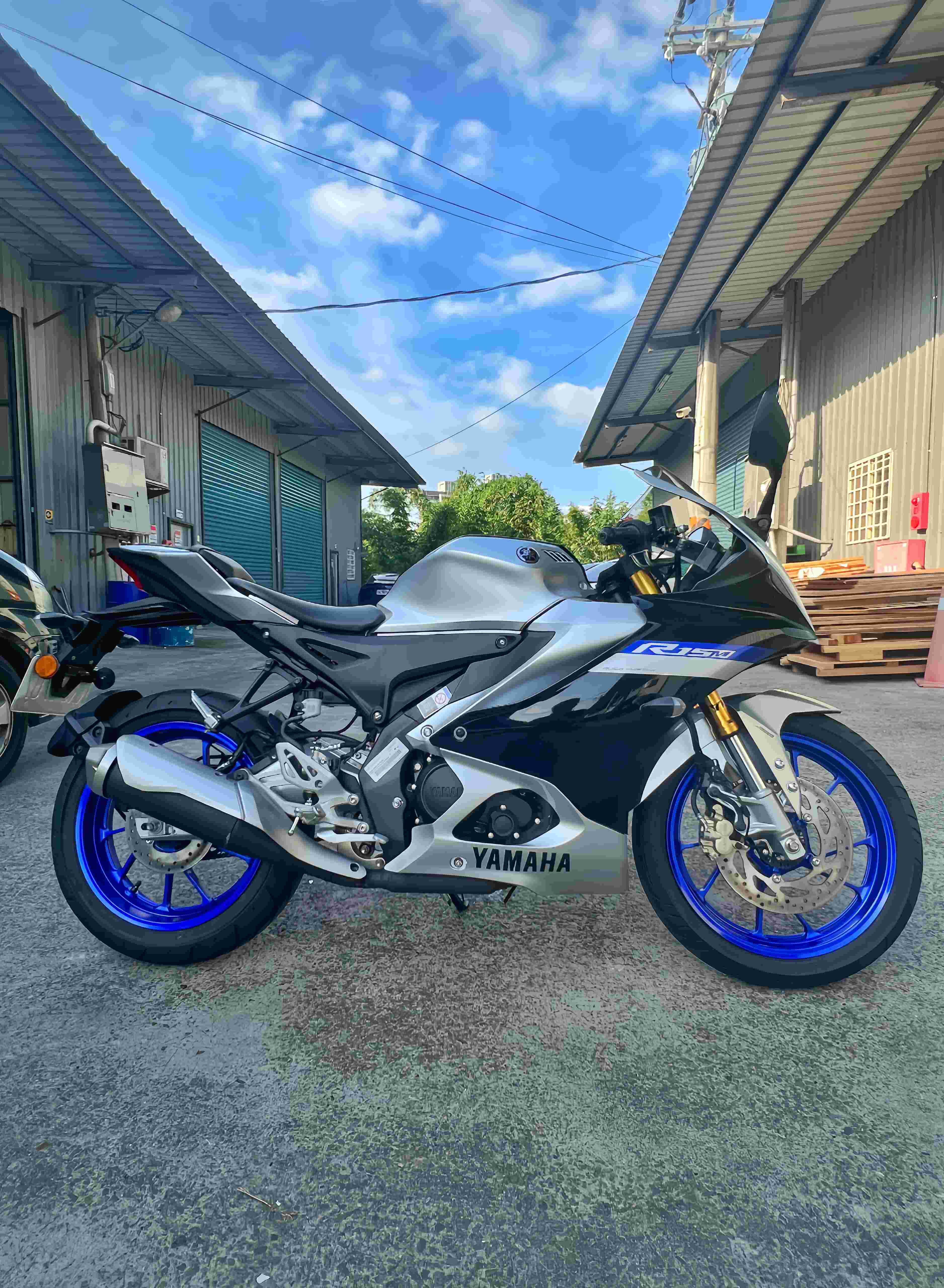 YAMAHA YZF-R15 - 中古/二手車出售中 2022年 R15M 僅此一台 里程保證 一手 原漆 無事故 阿宏大型重機買賣 | 阿宏大型重機買賣