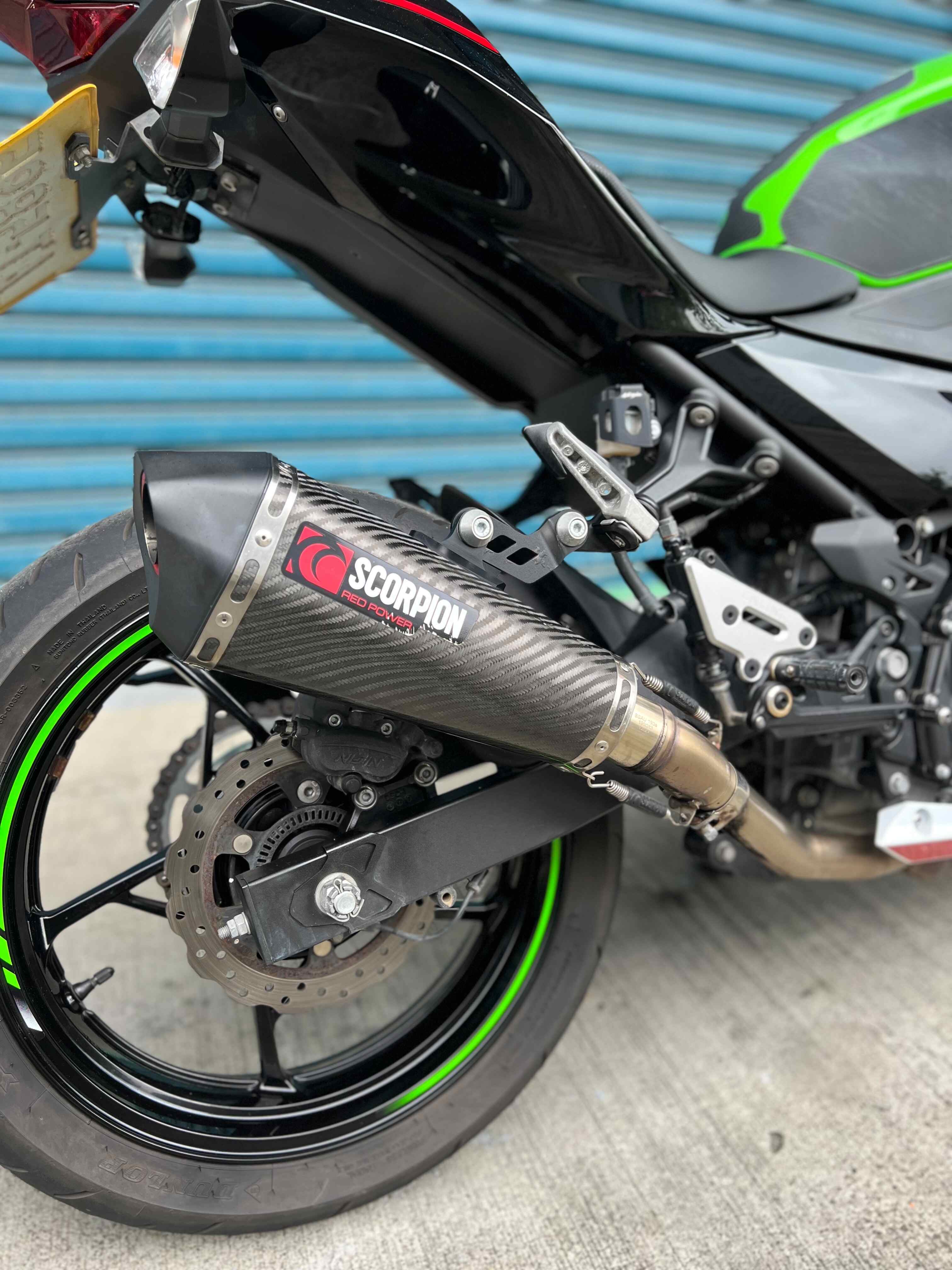 KAWASAKI NINJA400 - 中古/二手車出售中 2021年 NINJA400 KRT 原廠保固中 超多改裝 買回去直接騎 | 阿宏大型重機買賣