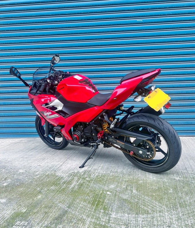 KAWASAKI NINJA400 - 中古/二手車出售中 2020年 NINJA400 Ohlins掛瓶後避震、BREMBO 卡鉗、YSS前叉內管、W!ZH腳踏後移、短牌架 | 阿宏大型重機買賣