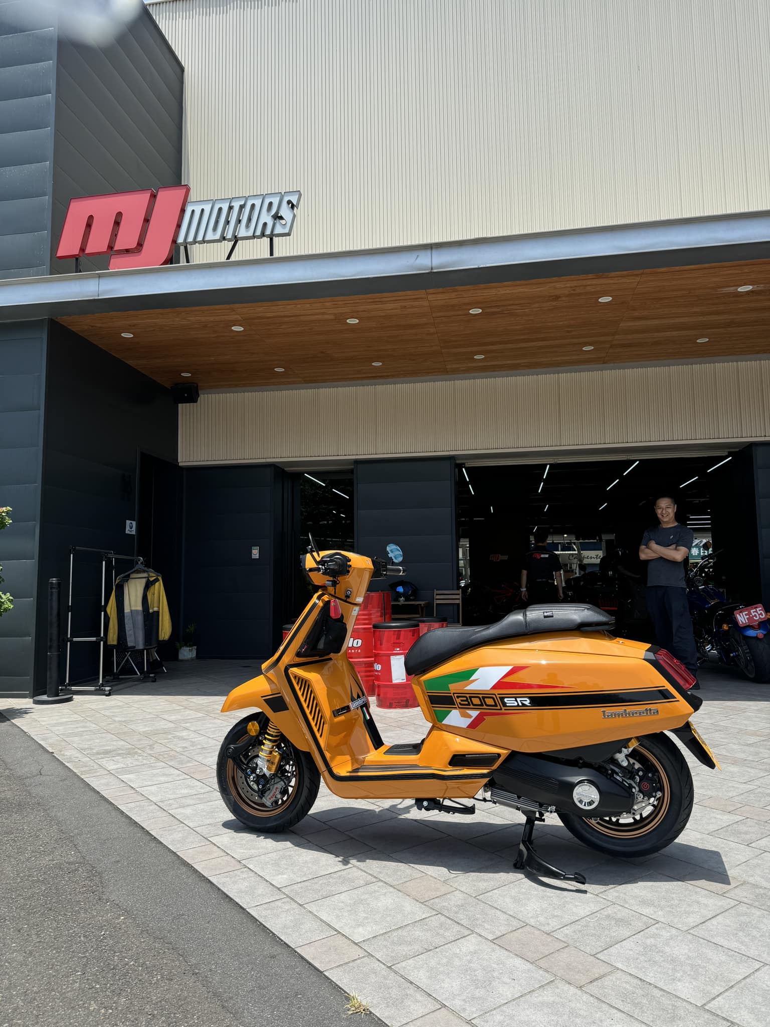 Lambretta  X300 SR新車出售中 《 康妮賀交車 》恭喜林大哥今天交車啦^^ 蘭美達 X300SR 外觀帥氣 細節精緻 妝點後更優  感謝哥的強力支持！ | 敏傑車業資深銷售專員 康妮 Connie