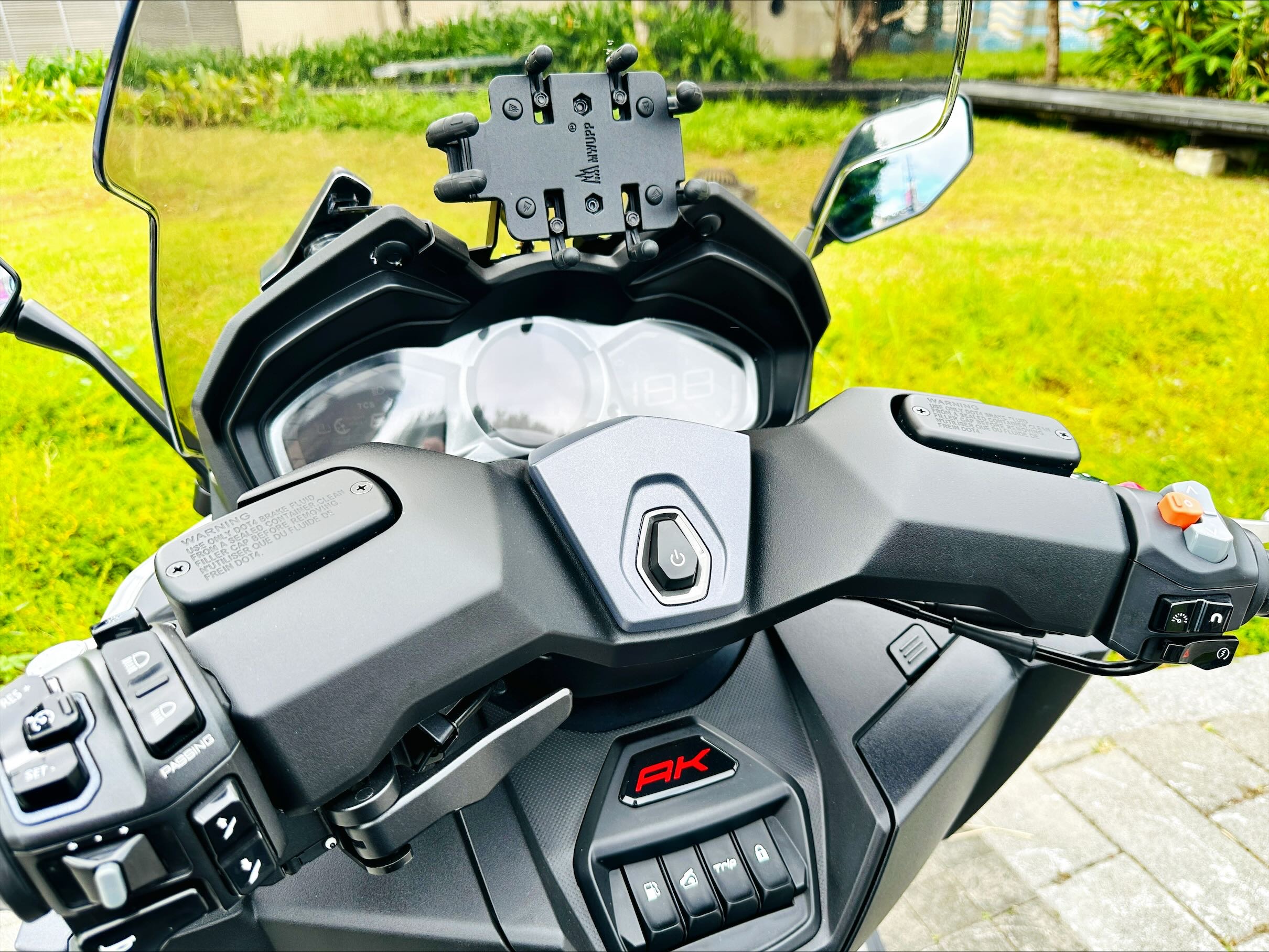 光陽 AK 550 - 中古/二手車出售中 KYMCO 光陽 AK550 2023 AK2 顧車少騎 全車貼膜 | 輪泰車業