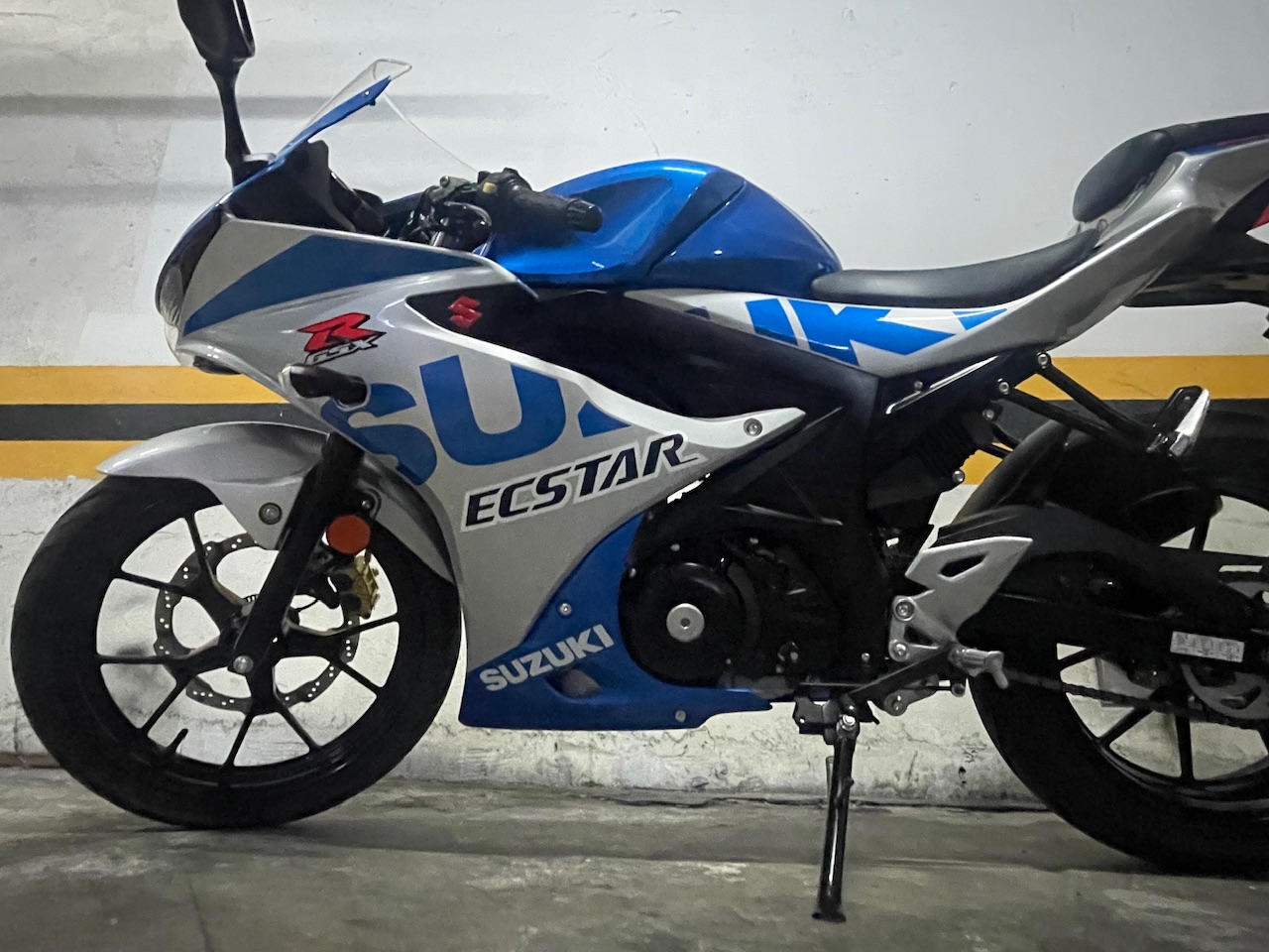 台鈴 GXS-R150 跑車版小阿魯 - 中古/二手車出售中 賣代步SUZUKI 台鈴 GXS-R150 跑車版小阿魯 150 ABS 2021年 免鑰匙版 LED頭燈全車原廠無改裝，極少騎里程僅145，超級好發好騎，有興趣的朋友，這台可以考慮喔～ | 個人自售