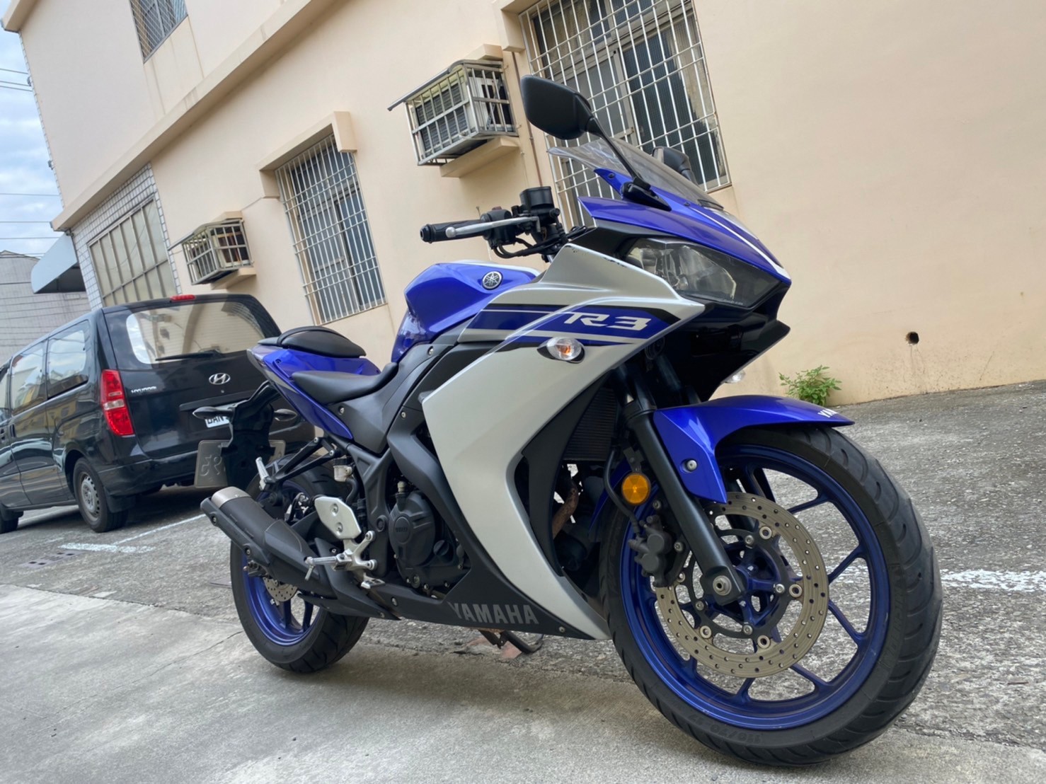 YAMAHA YZF-R3 - 中古/二手車出售中 二手檔車中古車配合全額.超額.學生貸款強力過件白牌黃牌紅牌仿賽街車大型重機滿18即可辦理 | 恆欣車行