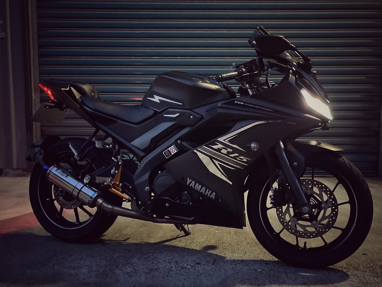 YAMAHA YZF-R15 - 中古/二手車出售中 R15 全段排氣管 行車記錄器 WH!Z腳踏 基本改裝 小資族二手重機買賣 | 小資族二手重機買賣