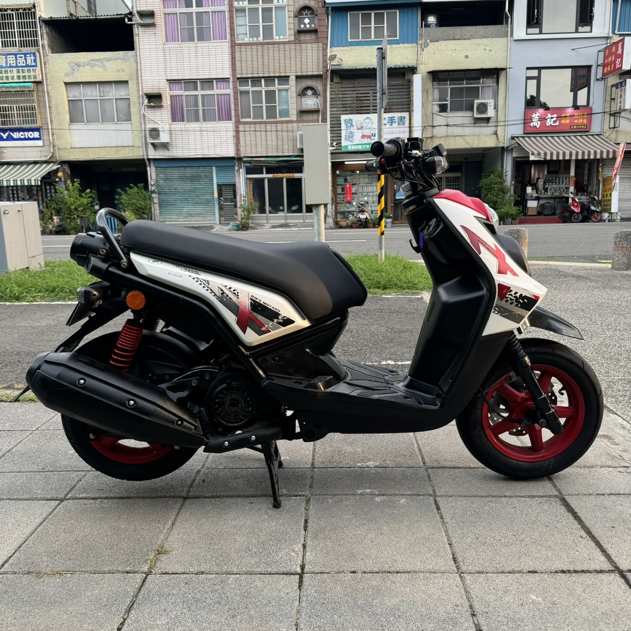 山葉 BWS X125 - 中古/二手車出售中 【高雄二手機車】2013 山葉 BWSX 125 #232 實車實價/高雄二手機車買賣/便宜售代步車/經濟車 | 貳輪嶼二手機車行-高雄店/中古重機收購/gogoro買賣推薦/線上估價立刻加Line:@motor888 （台南、屏東也有到府收購）