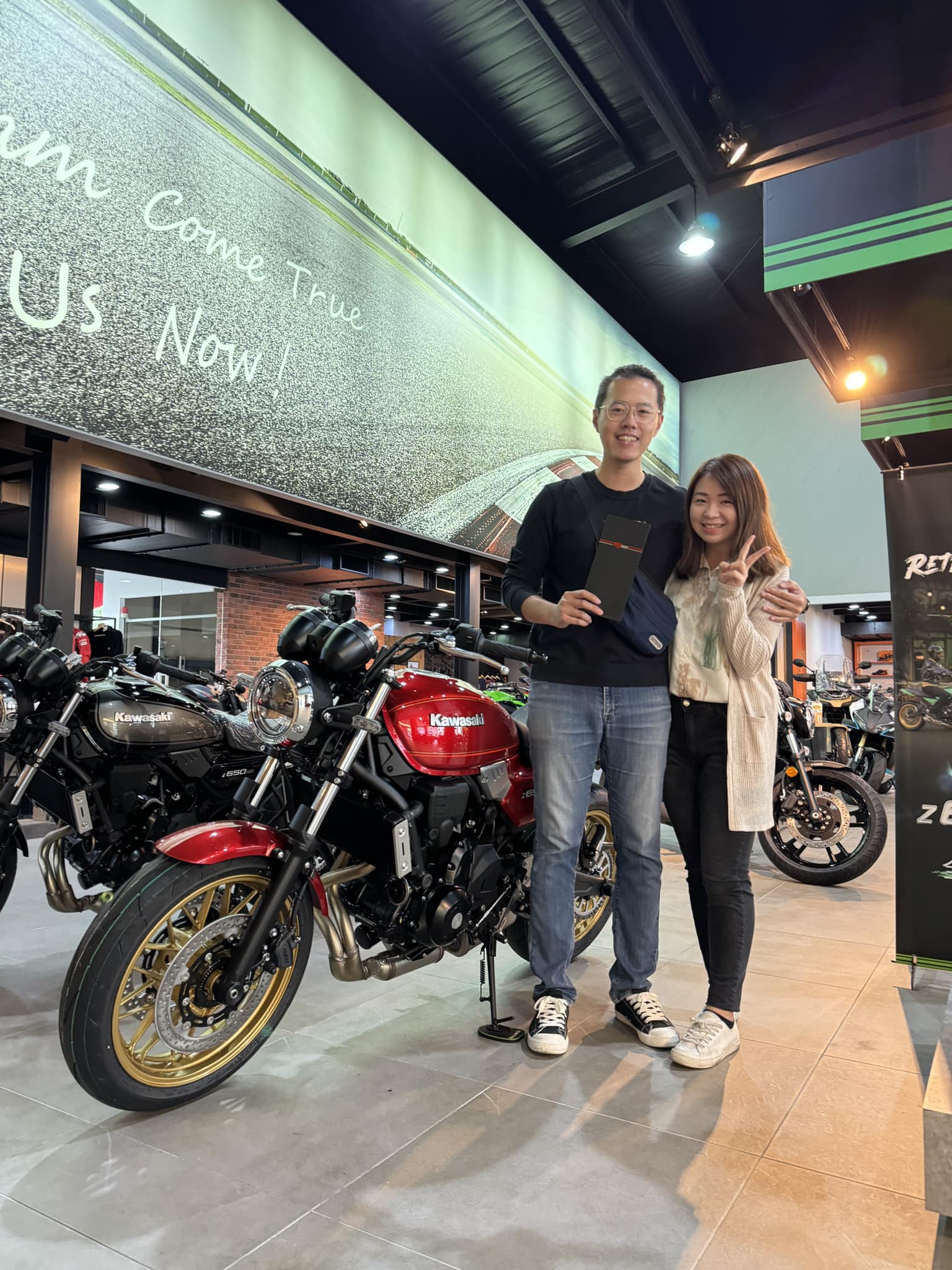【敏傑車業資深銷售專員 康妮 Connie】KAWASAKI Z650 - 「Webike-摩托車市」 《 康妮賀交車 》恭喜康妮的新同學 第一台自己決定購買的車～ Kawasaki Z650RS 最開心的決定