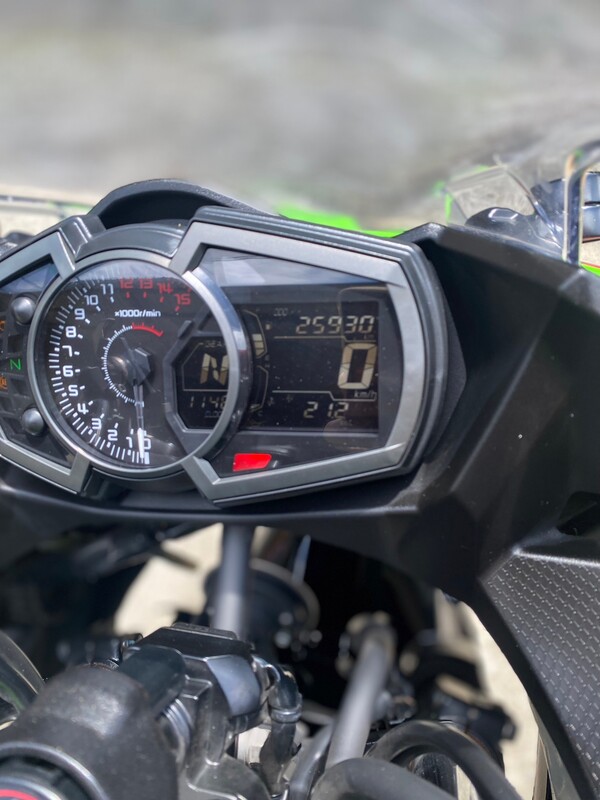 KAWASAKI NINJA400 - 中古/二手車出售中 眾多改裝 黑隼手機架、短牌架、車身防倒球、W!ZH腳踏後移、改裝尾段排氣管 搜尋 IG:Motoshen 專營大聖二輪廣場 | Motoshen大聖二輪廣場