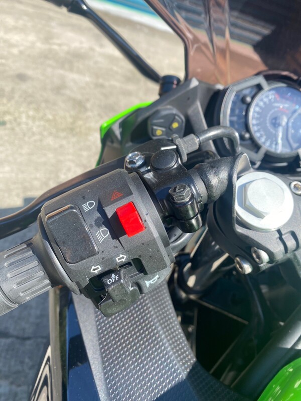 KAWASAKI NINJA400 - 中古/二手車出售中 20年忍4 無摔 無事故 改裝:行車紀錄器、風鏡、車身防倒球、雙簧燈總成 | Motoshen大聖二輪廣場