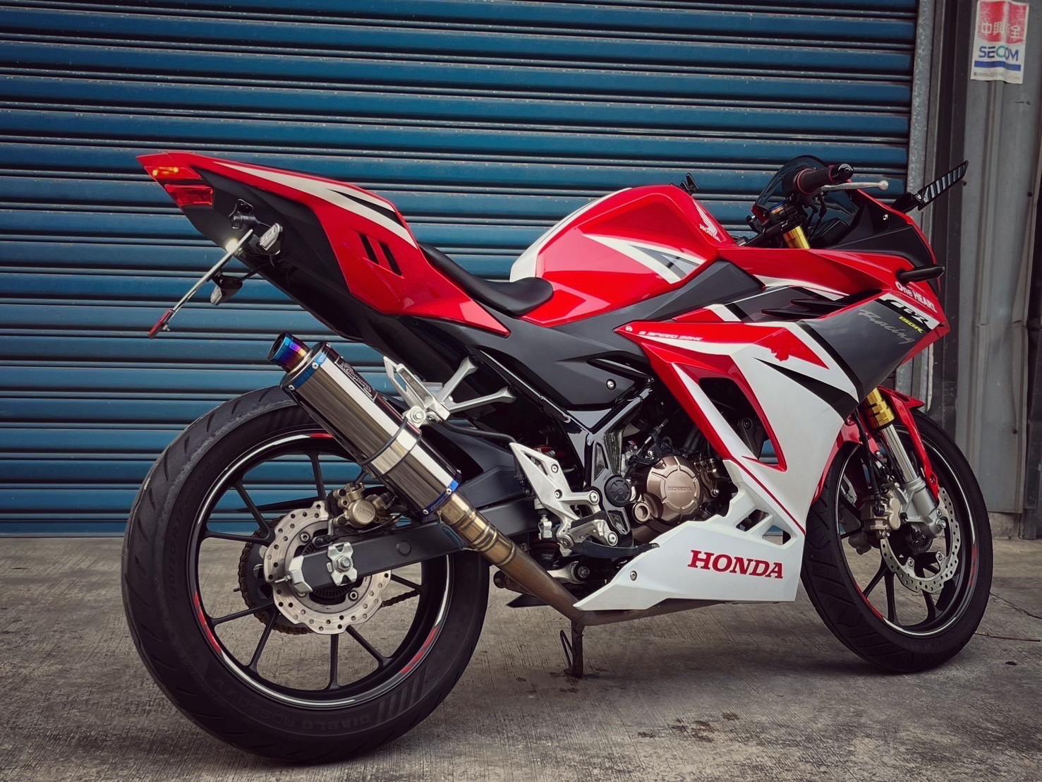 HONDA CBR150R - 中古/二手車出售中 歹徒合格排氣管 行車記錄器 無摔車無事故 小資族二手重機買賣 | 小資族二手重機買賣