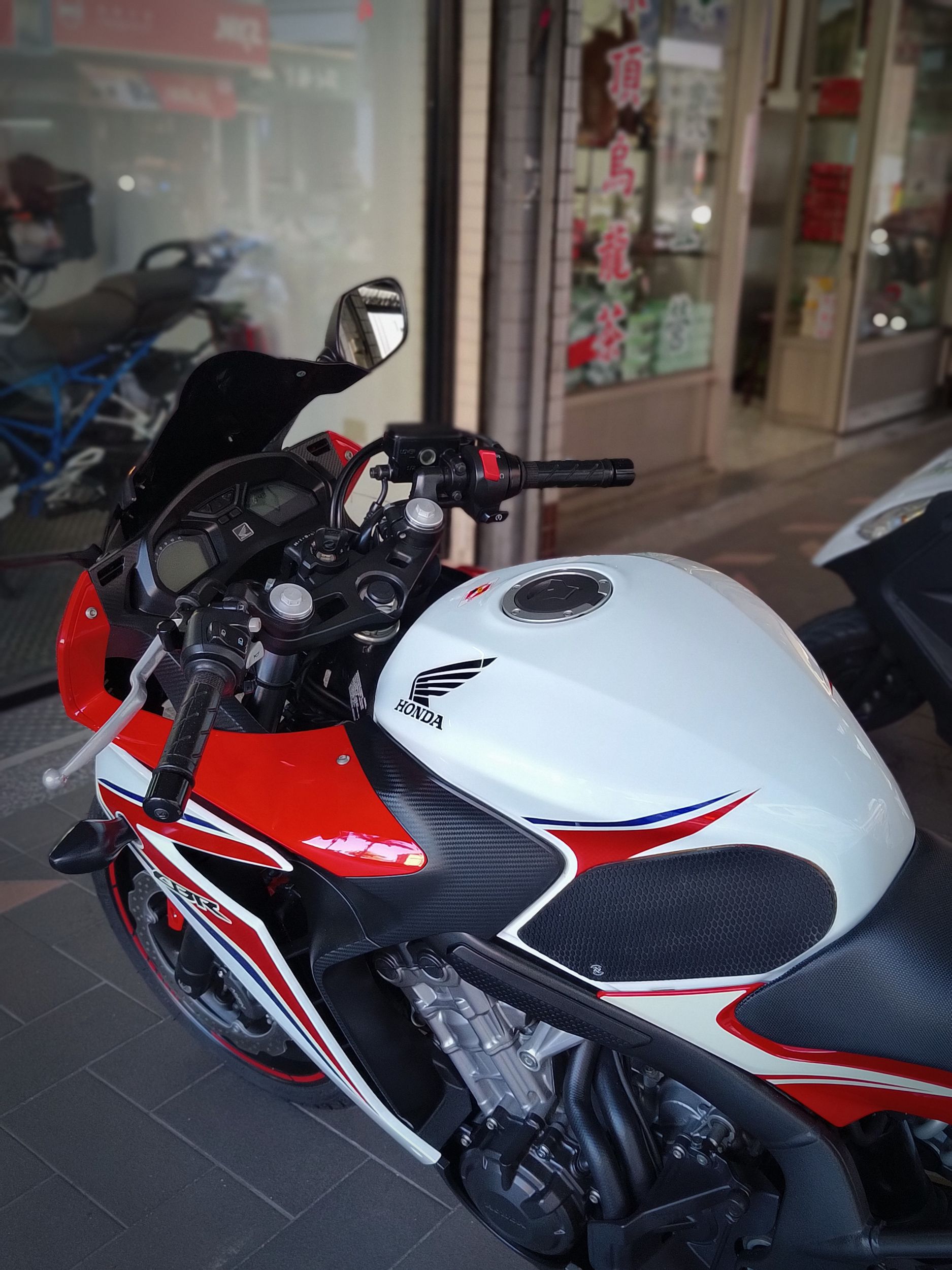 HONDA CBR650F - 中古/二手車出售中 CBR650F ABS 總代理只跑6095km，前後輪剛換全新，車況完美 | 成蘆進口摩托車