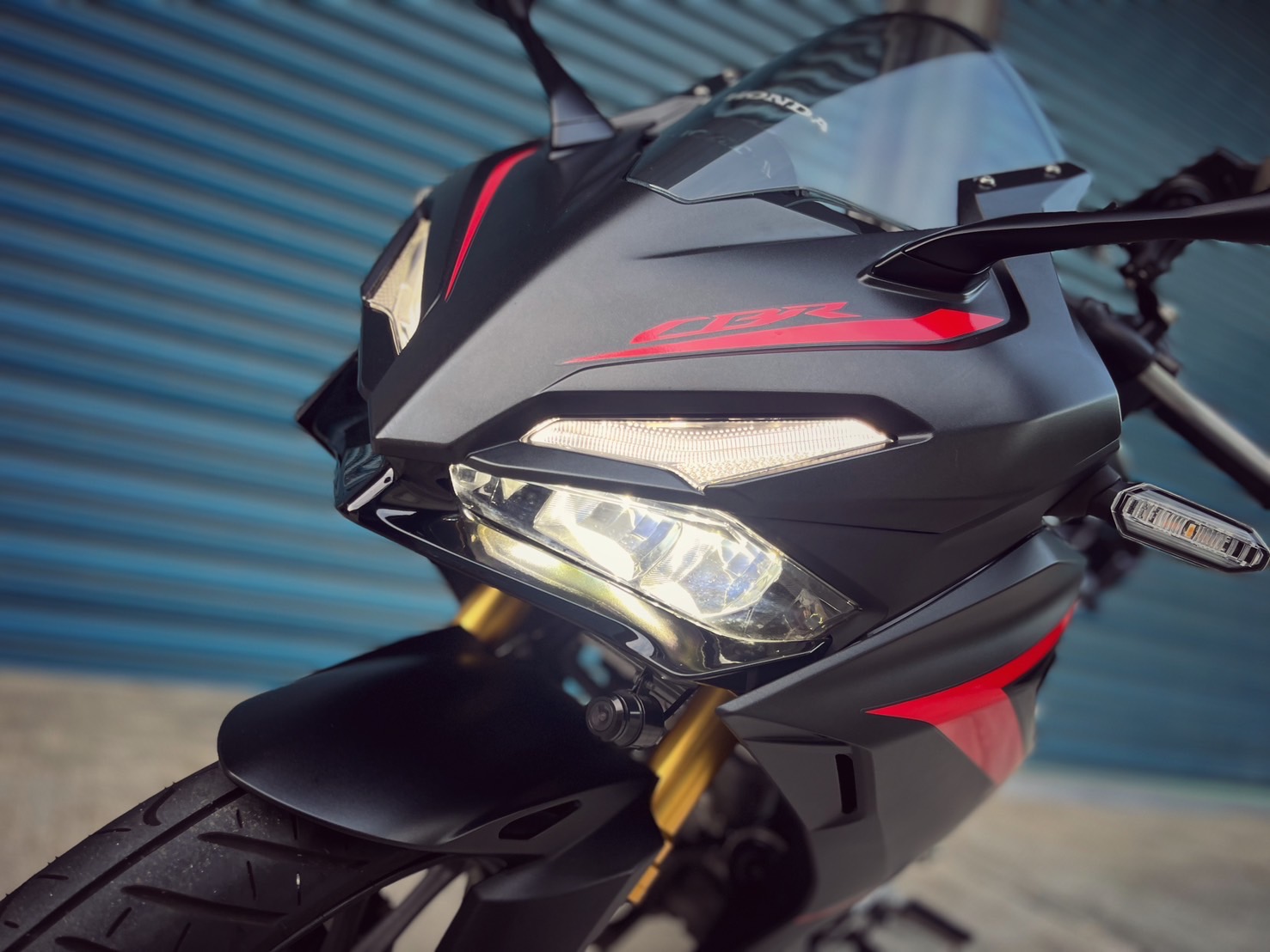 HONDA CBR150R - 中古/二手車出售中 CBR150R 黑色系 一手車 里程保證 小資族二手重機買賣 | 小資族二手重機買賣