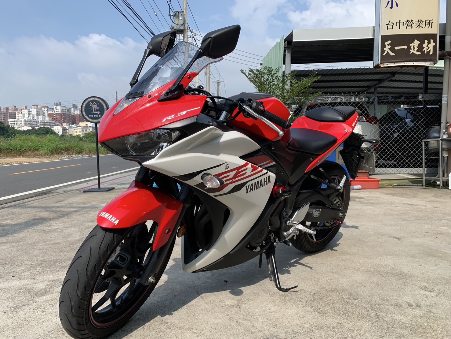 YAMAHA YZF-R3 - 中古/二手車出售中 售 2015 YAMAHA YZF-R3！里程僅六千八！一手女用車，照顧的非常好！車都放車庫 | 繪馬輕重型機車